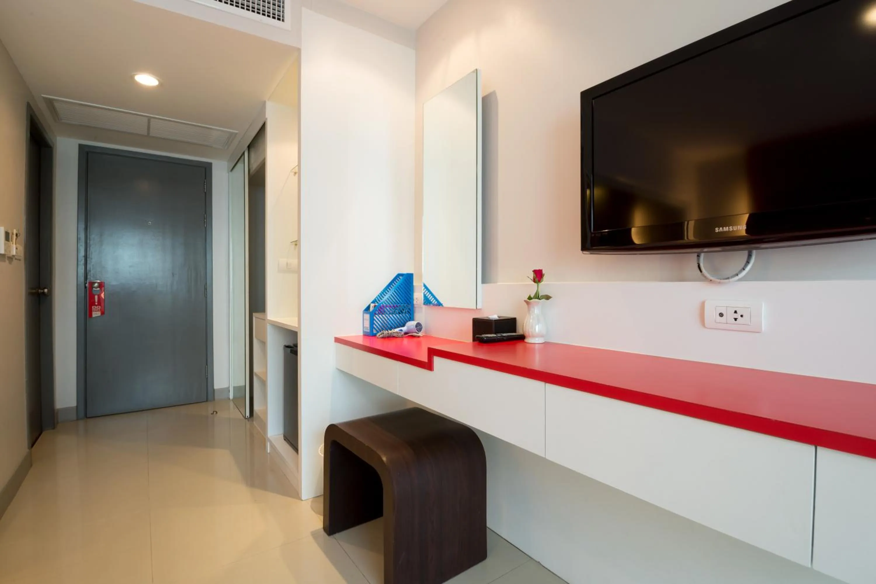 Communal lounge/ TV room in Alfresco Phuket Hotel