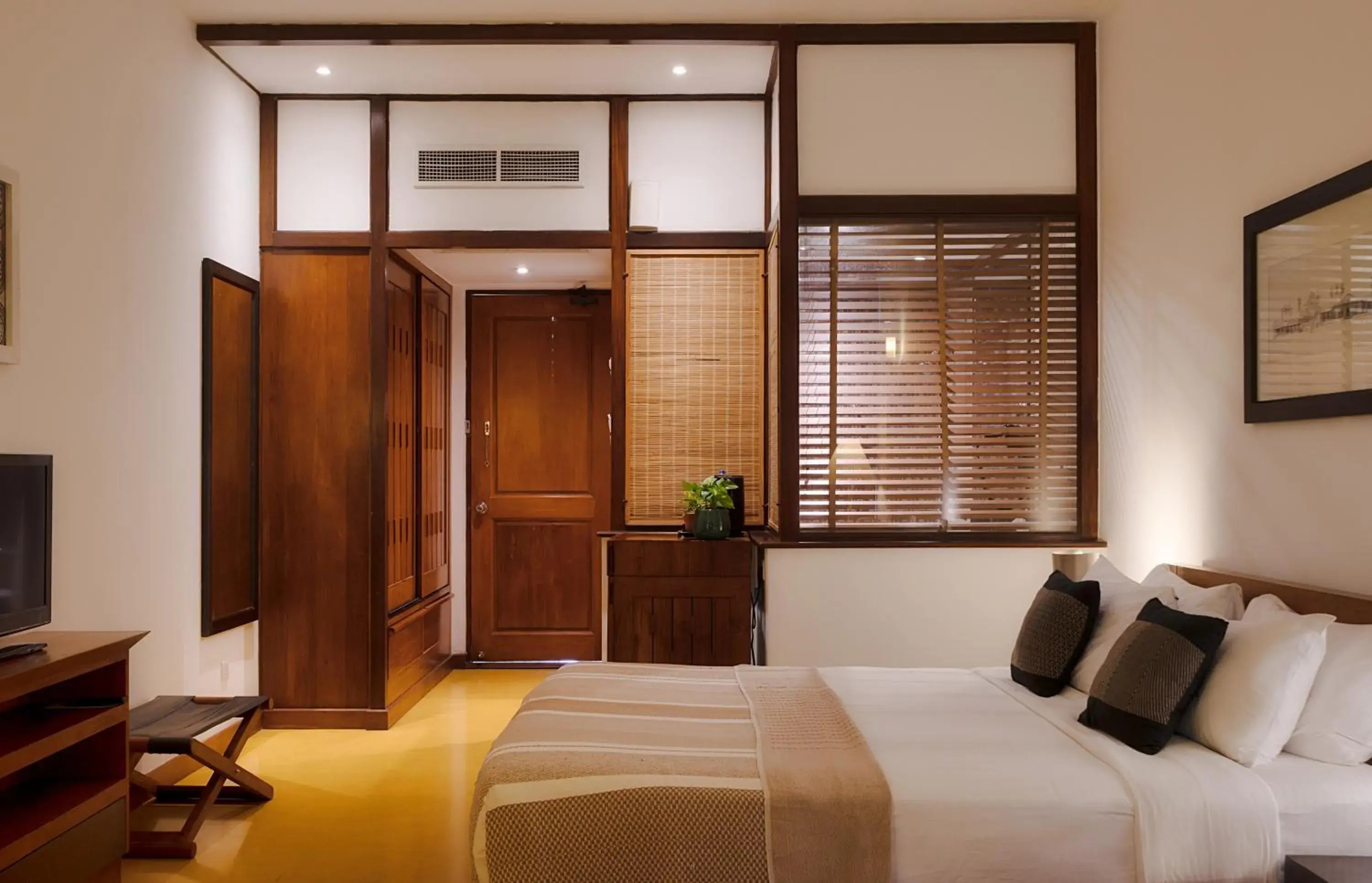 Bed in The Blue Water - Geoffrey Bawa Heritage Resort Hotel Bed in The Blue Water - Geoffrey Bawa Heritage Resort Hotel