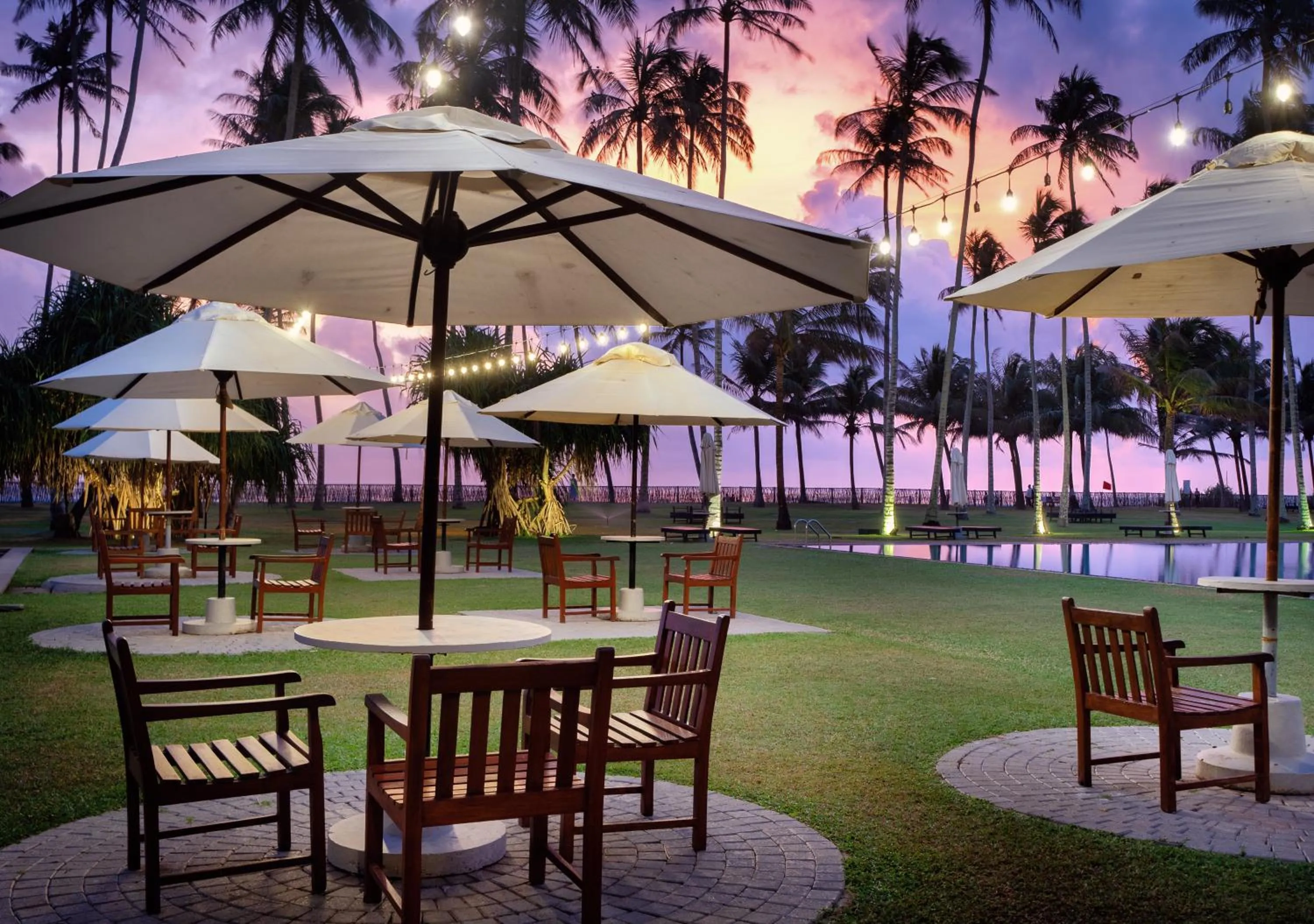 Garden in The Blue Water - Geoffrey Bawa Heritage Resort Hotel