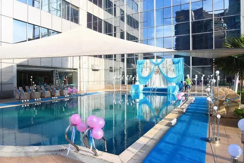 Swimming pool in Shenzhen Grand Skylight Garden Hotel Swimming pool in Shenzhen Grand Skylight Garden Hotel