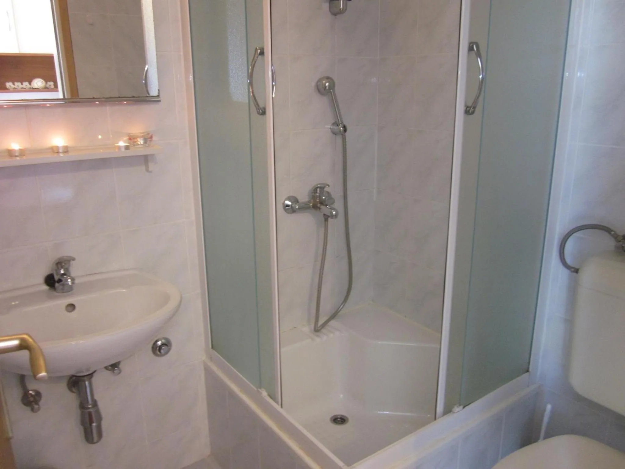 Shower in Apartments Kresic