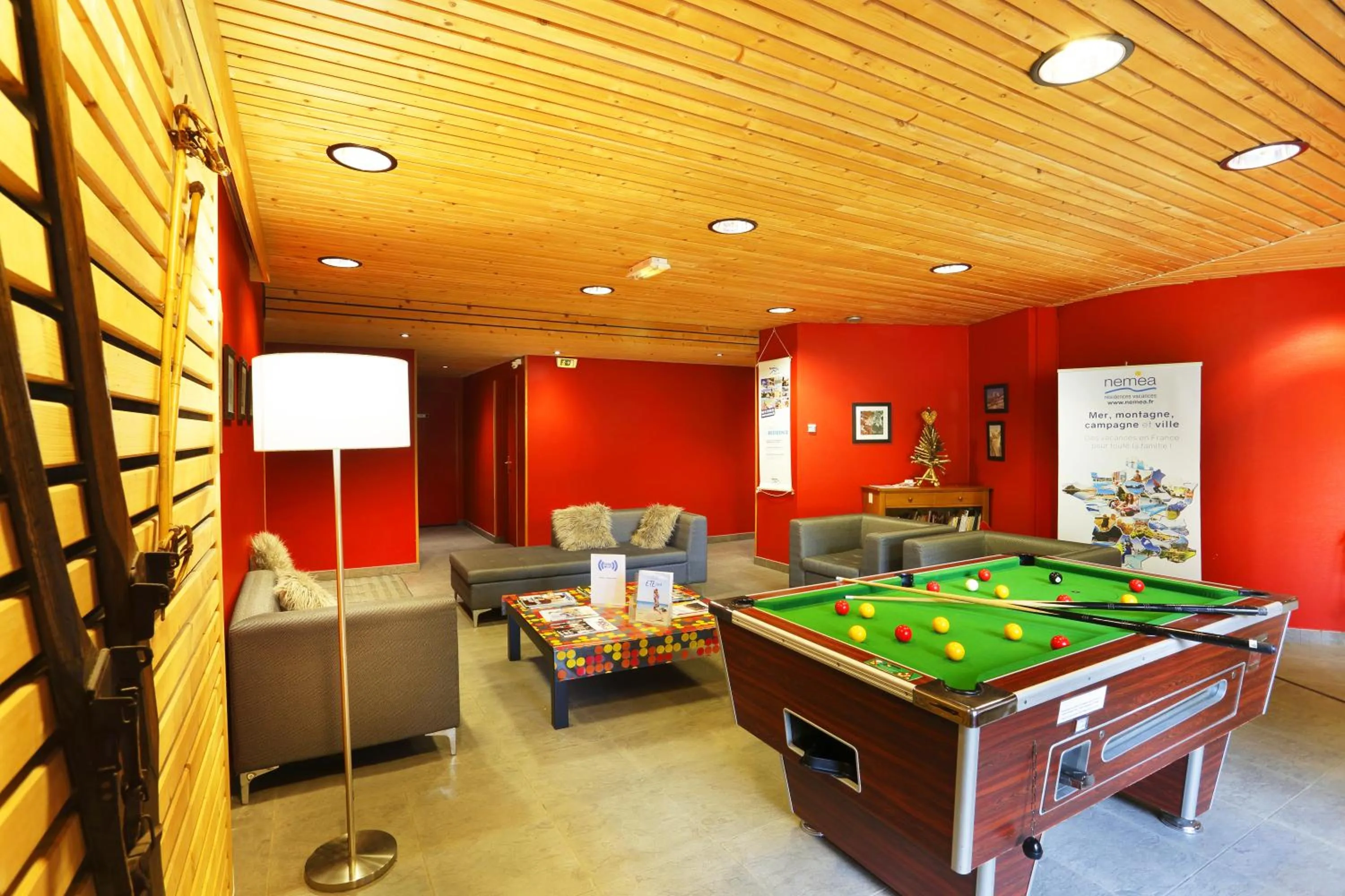 Communal lounge/ TV room in Résidence Néméa Le Nevez