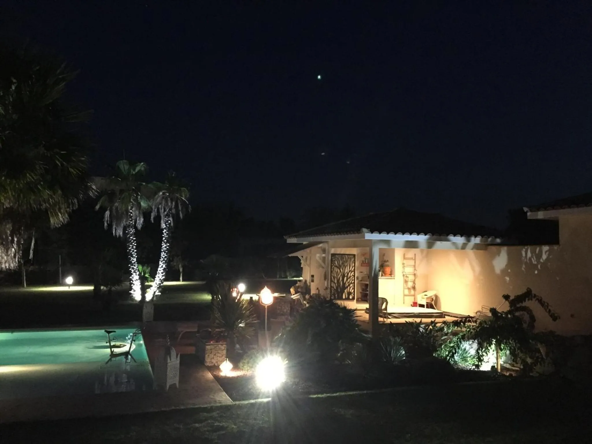 Night in Escapades Lointaines