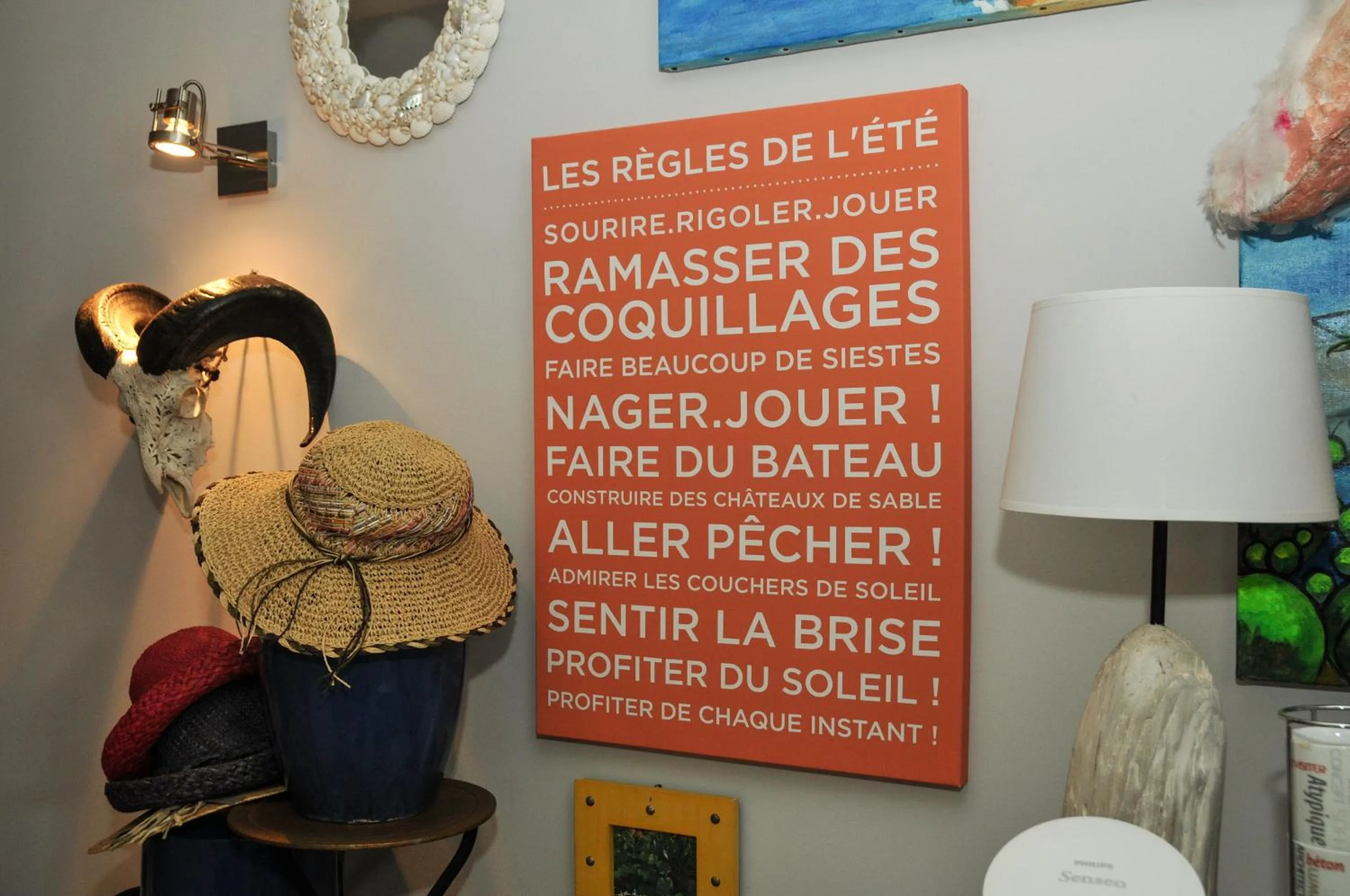 Text overlay in Escapades Lointaines