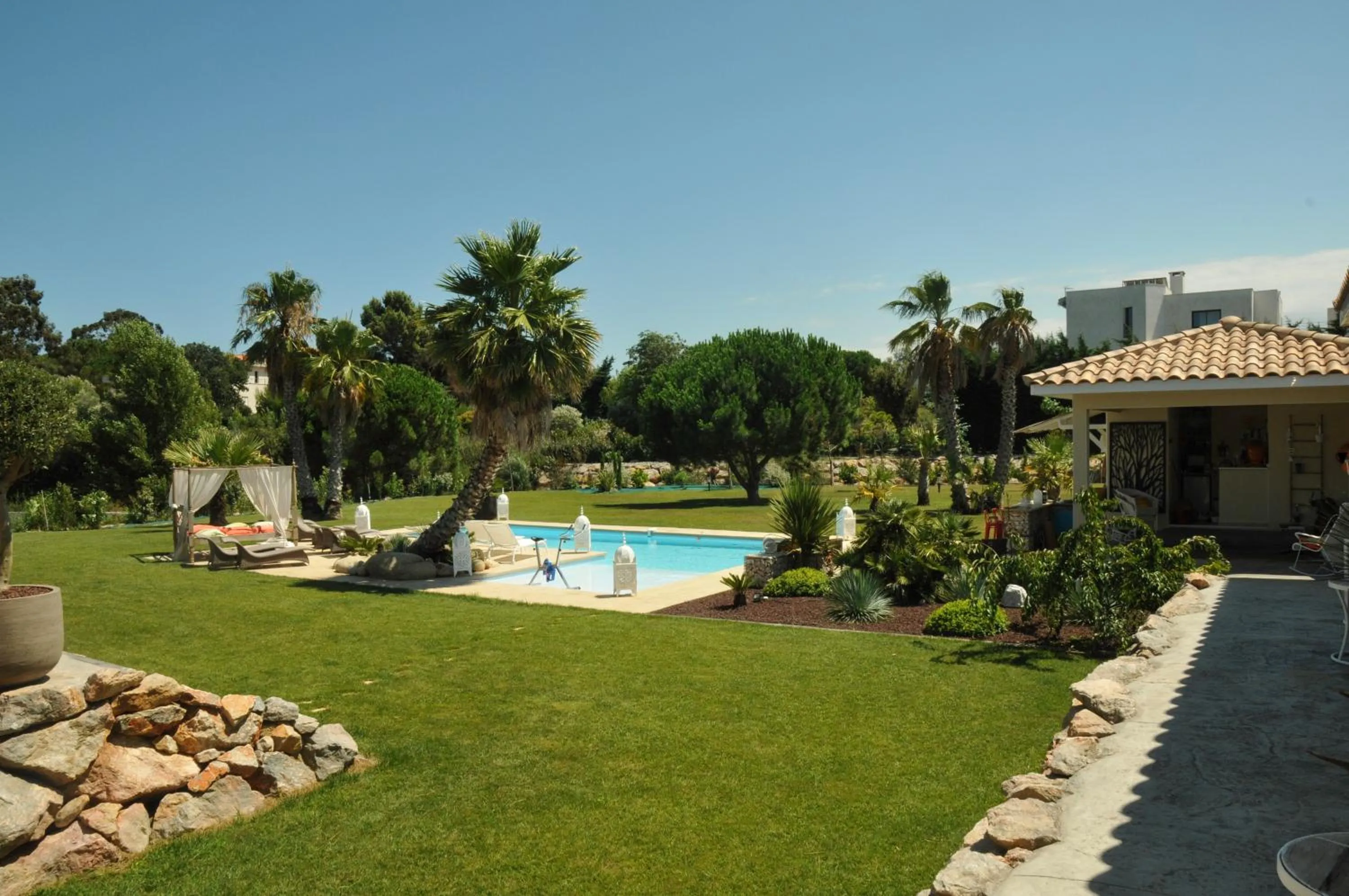 Property building in Escapades Lointaines