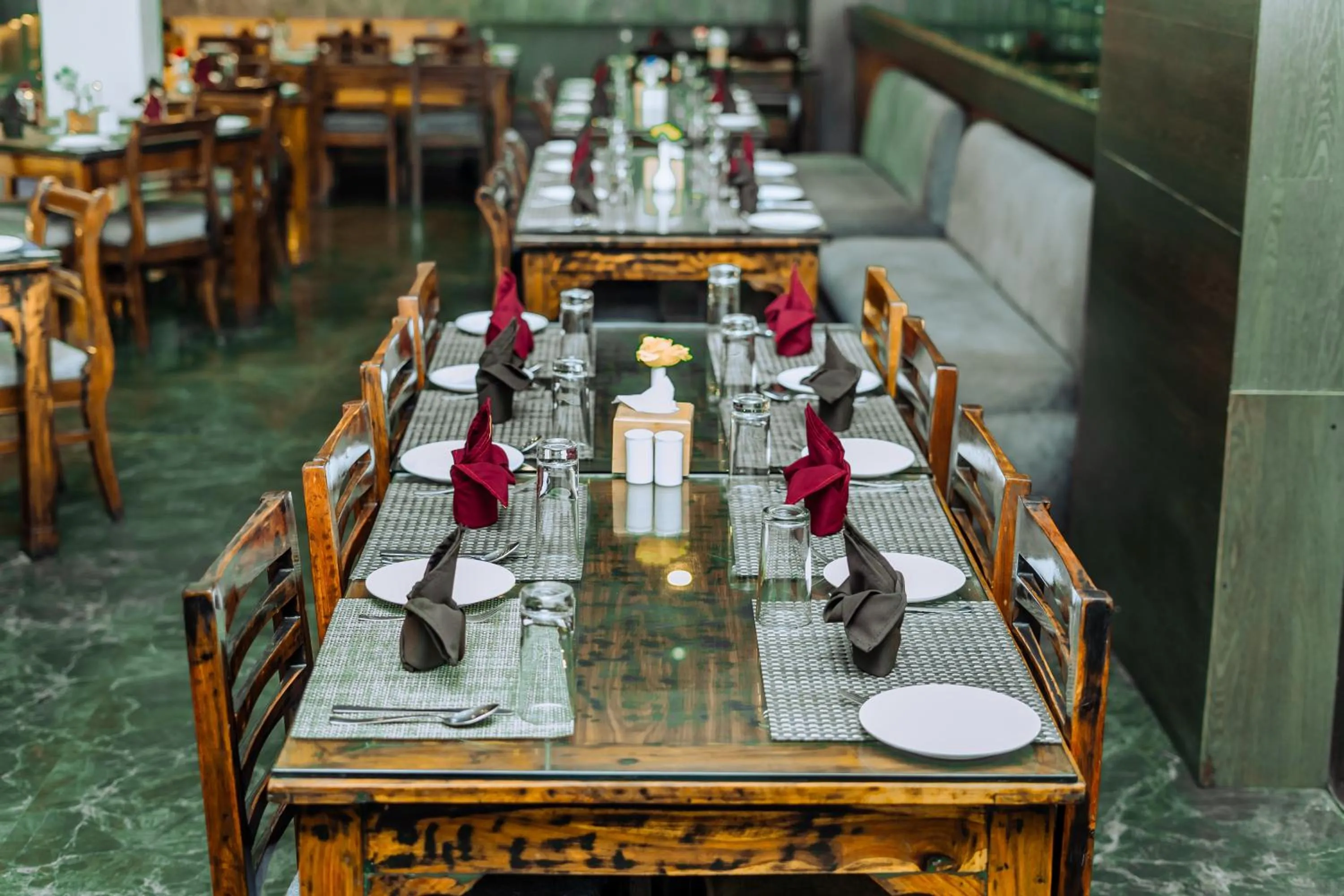 Restaurant/places to eat in Nansc Hotel