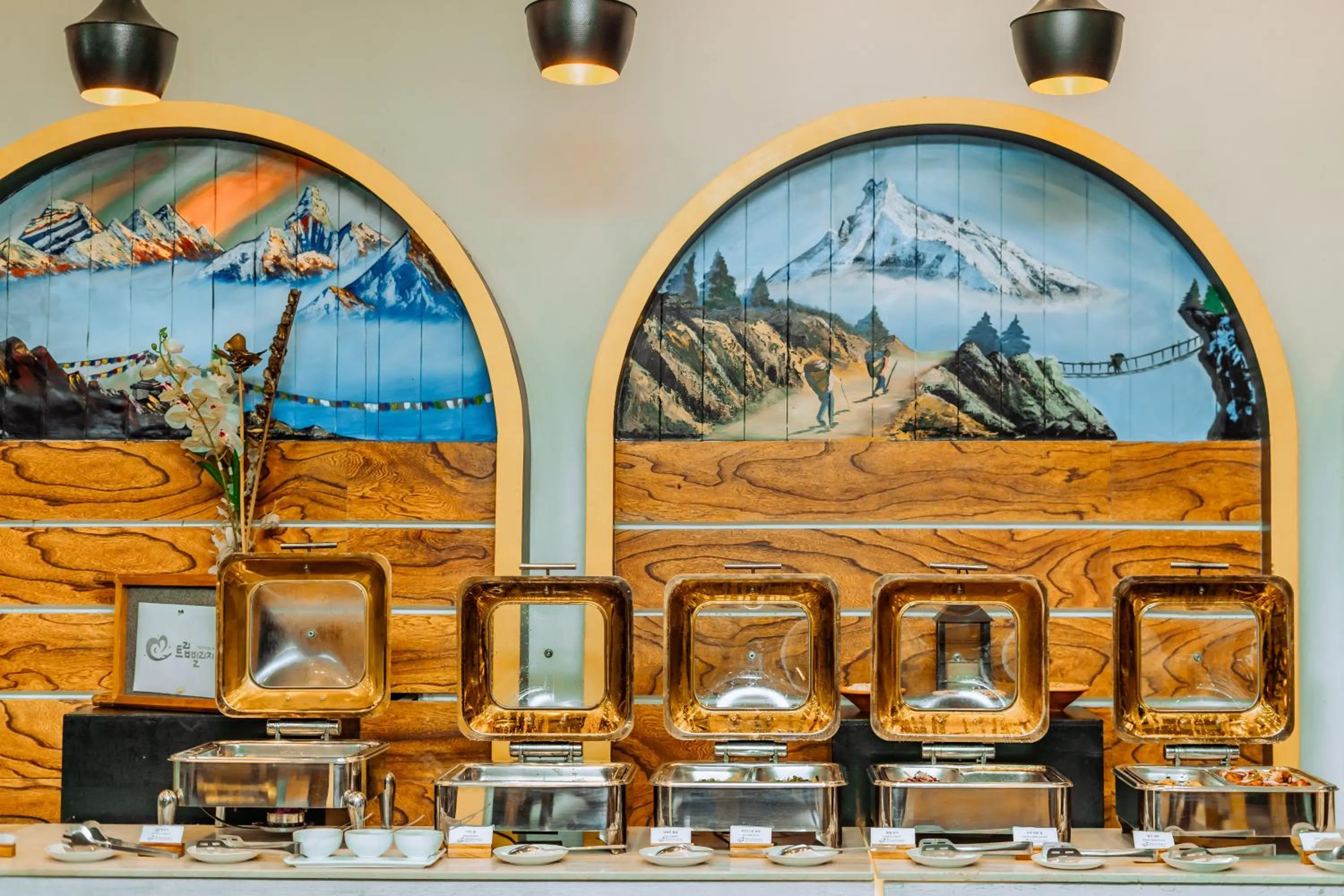 Restaurant/places to eat in Nansc Hotel