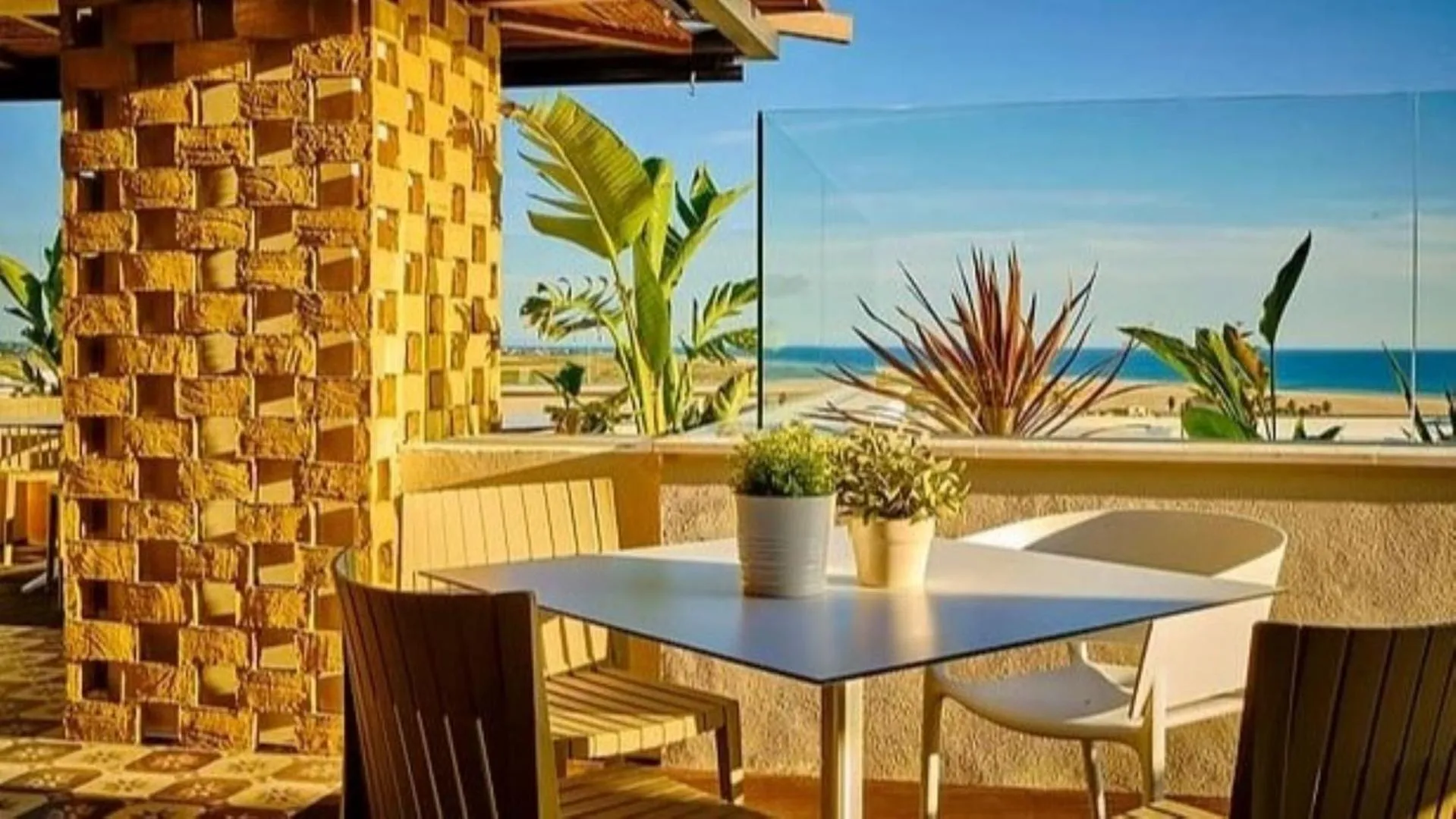 Restaurant/places to eat in Hotel Campito