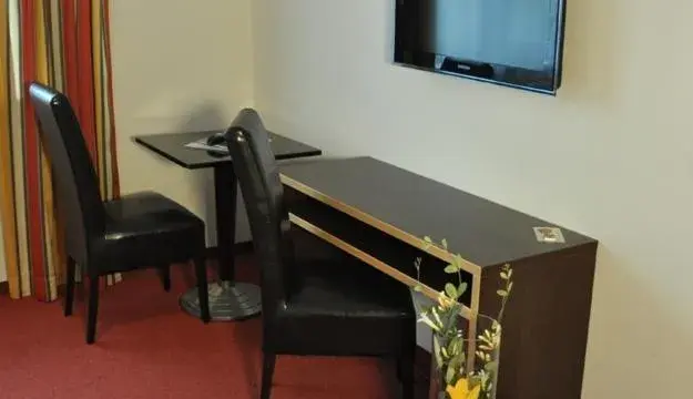 Quadruple Room in Hotel-Restaurant Moser Pöchlarn Quadruple Room in Hotel-Restaurant Moser Pöchlarn