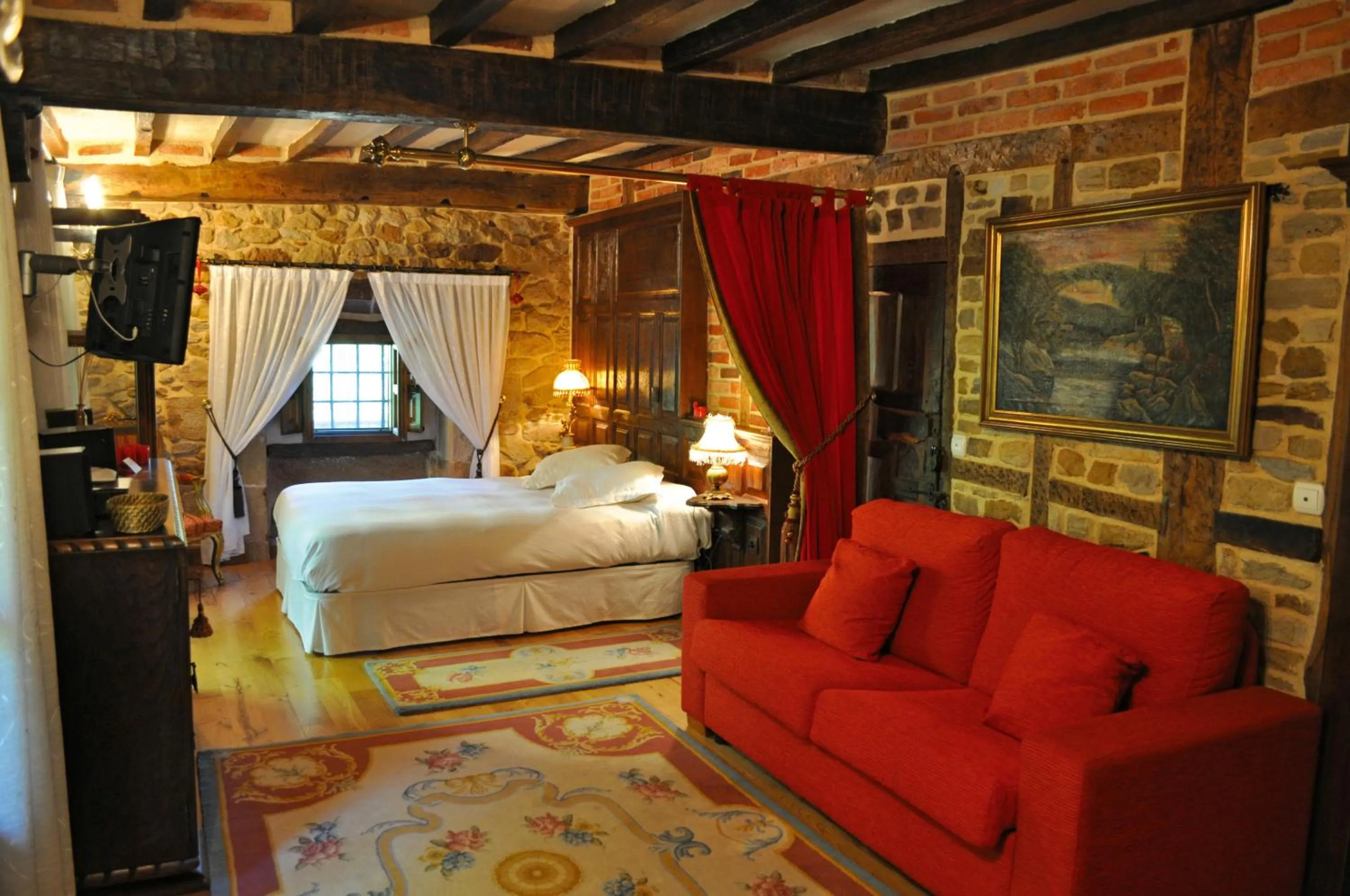 Photo of the whole room, Bed in Palacio de Trasvilla