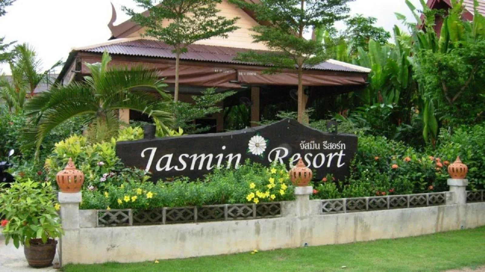 Facade/entrance in Jasmin Resort - SHA Plus