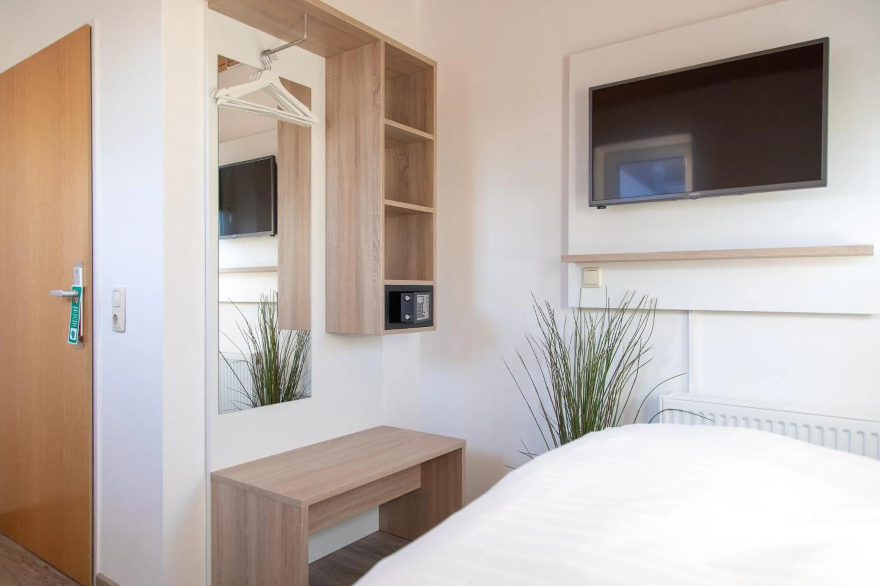 Bedroom, Bed in Heeren's Hotel Garni