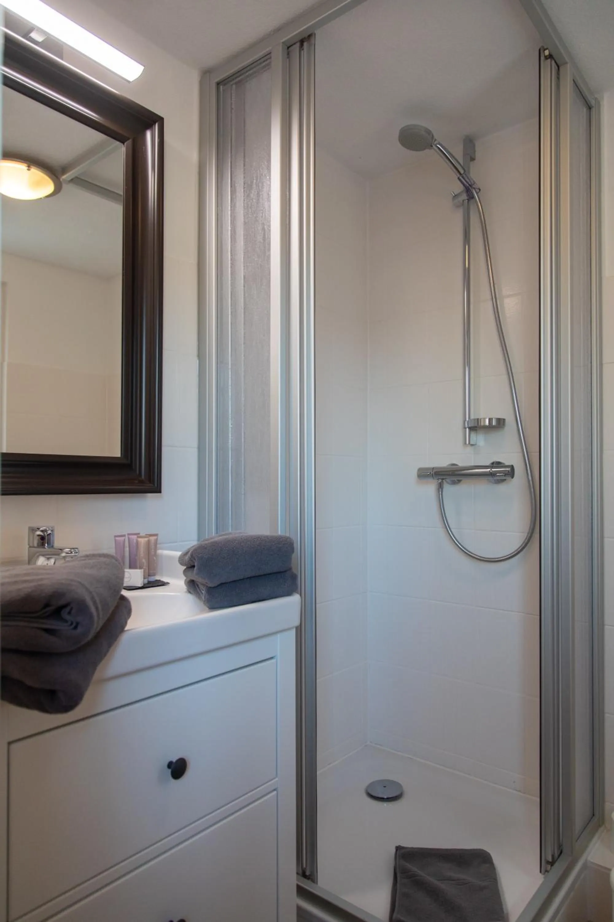 Bathroom in Heeren's Hotel Garni