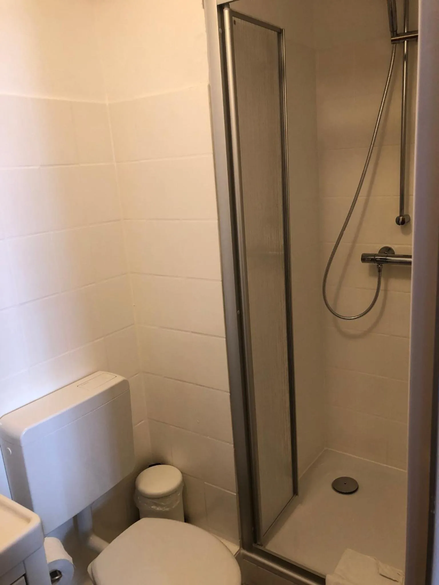 Bathroom in Heeren's Hotel Garni