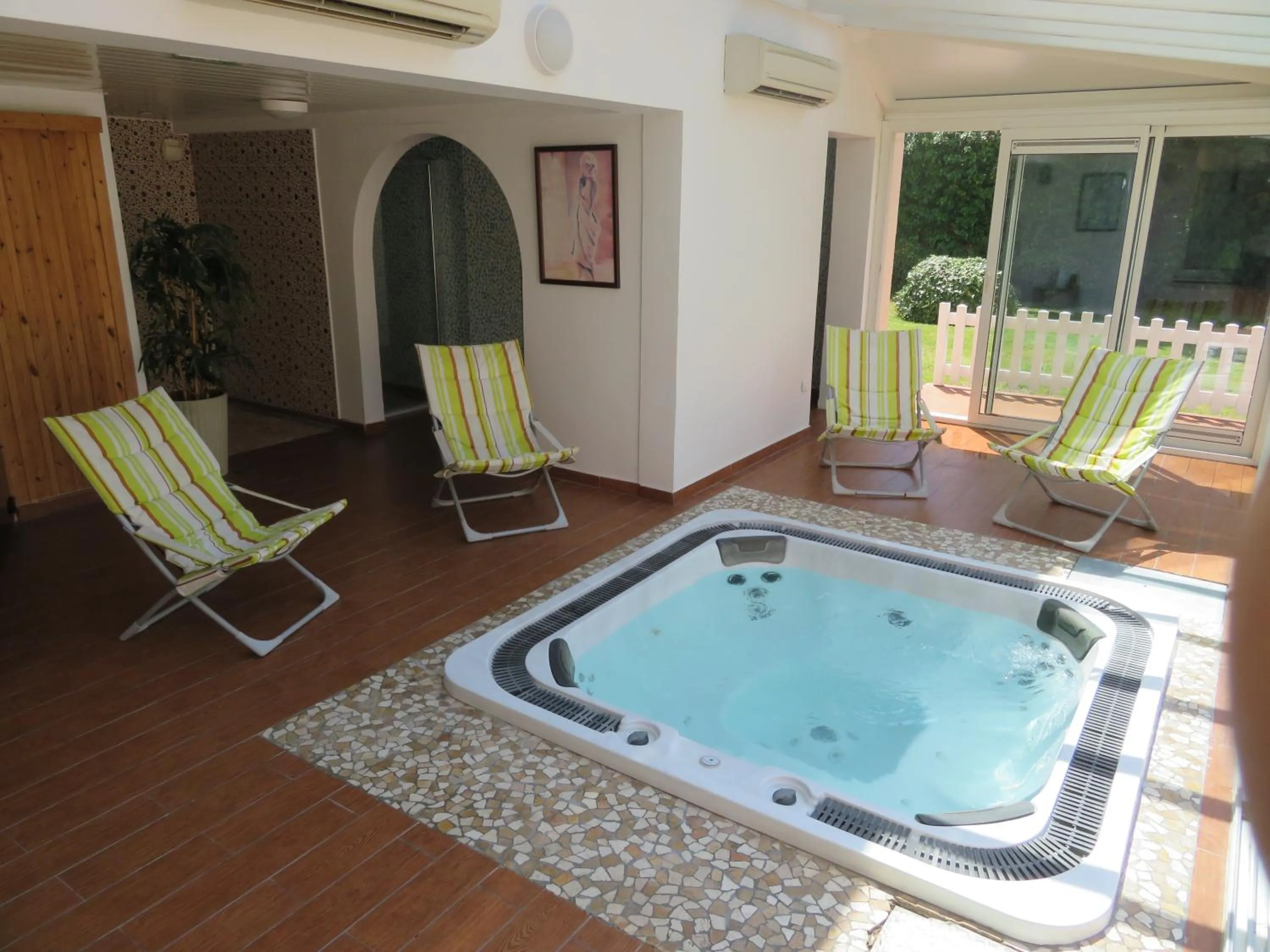 Staff in Le Relais de Voisins