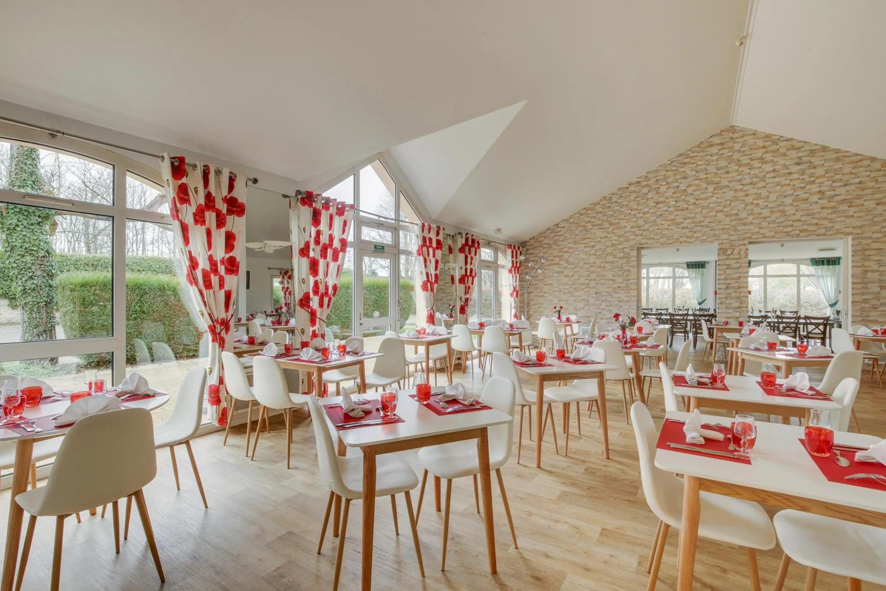 Restaurant/places to eat in Le Relais de Voisins