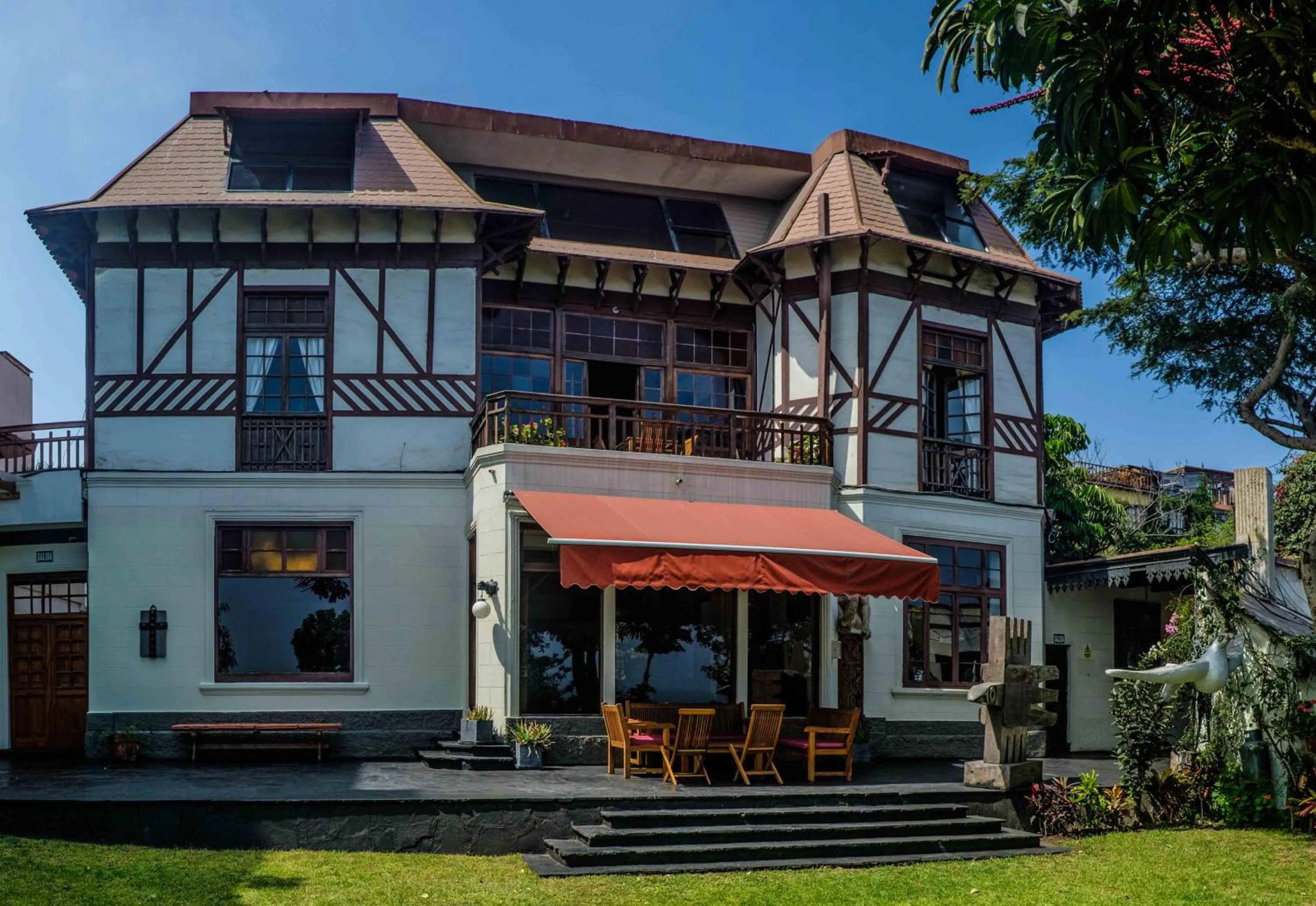 Property building in Second Home Peru