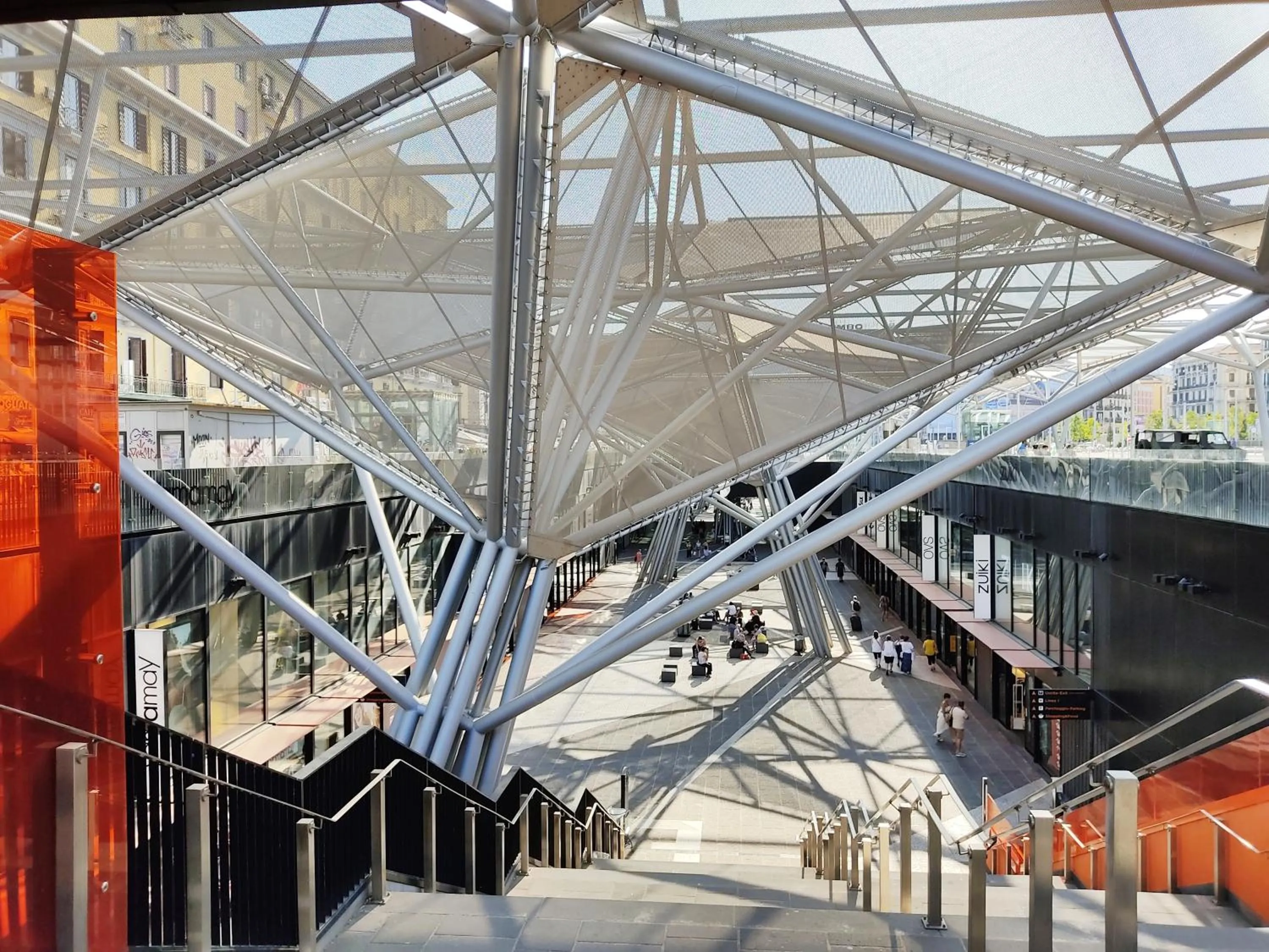 Nearby landmark in New Gallery