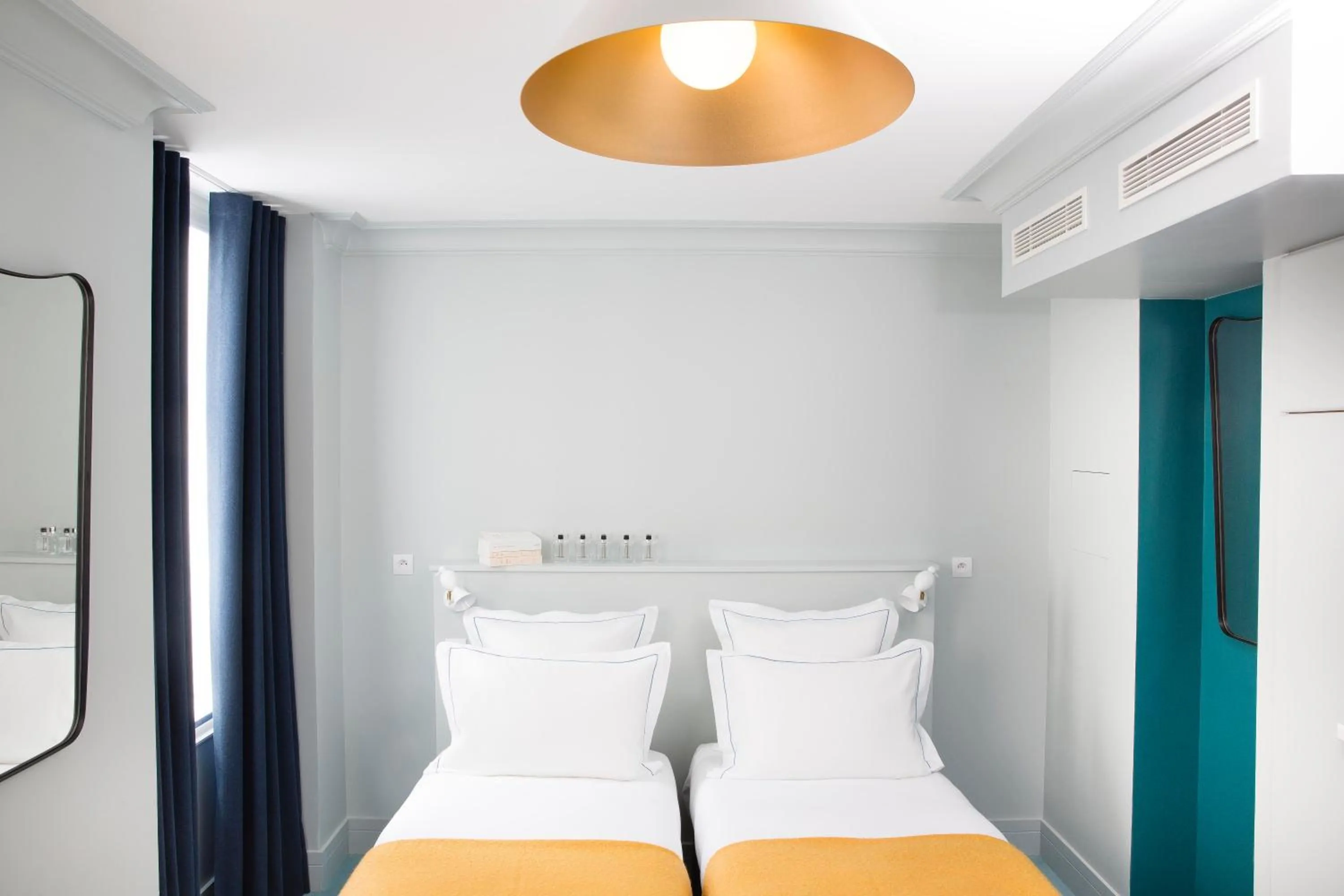 Bedroom in Hôtel Céleste Batignolles Montmartre