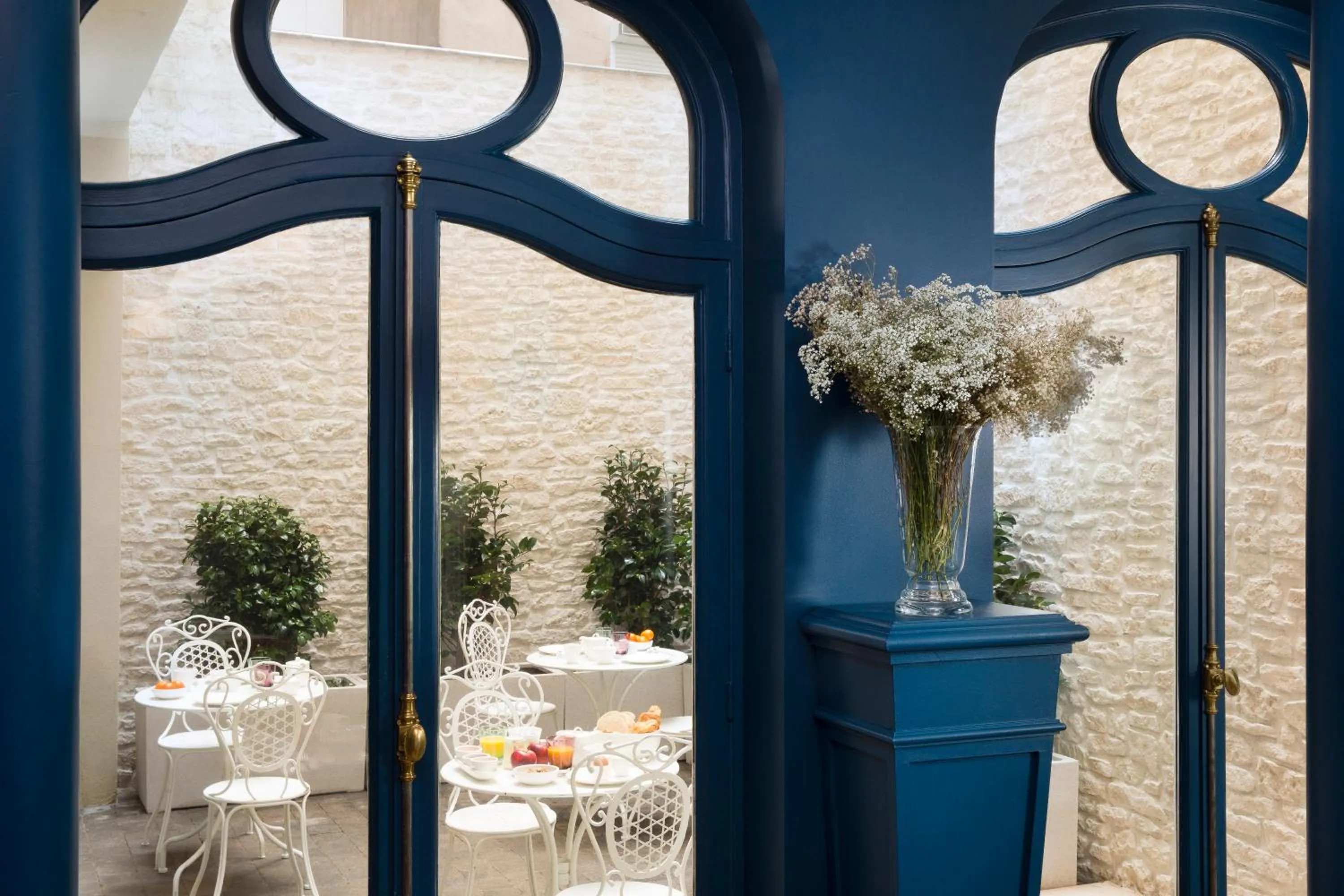 Garden in Hôtel Céleste Batignolles Montmartre