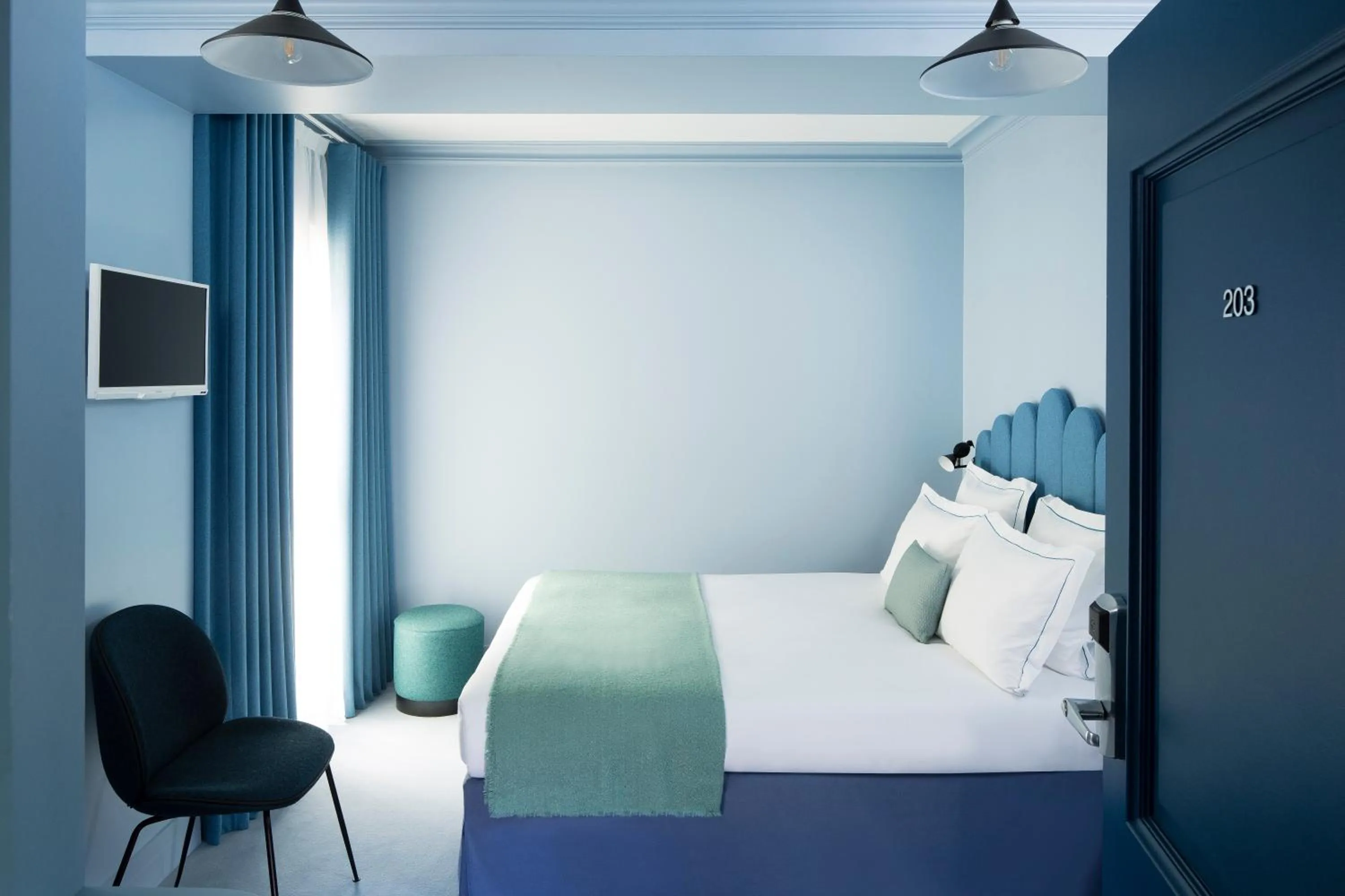 Bedroom in Hôtel Céleste Batignolles Montmartre