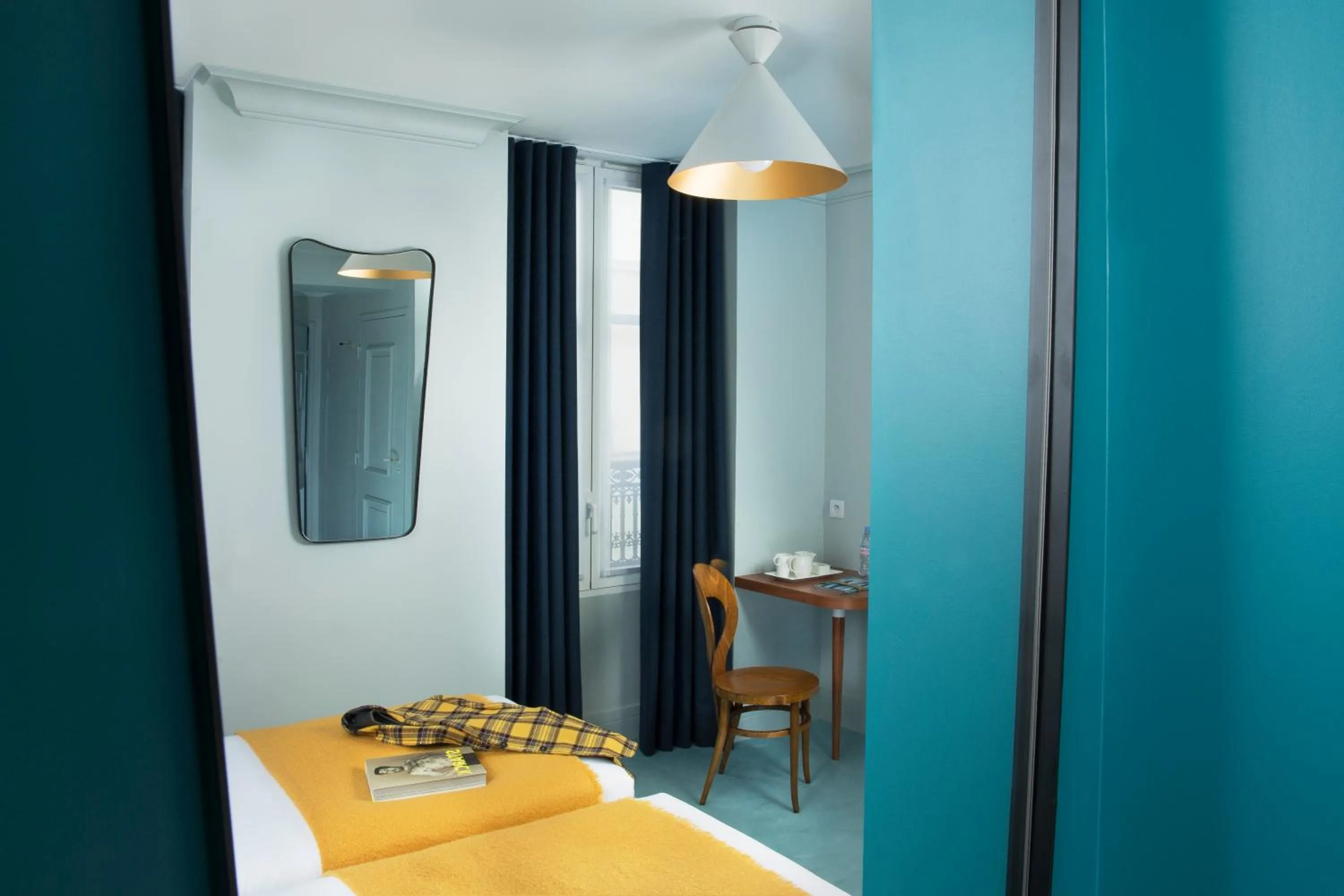 Bedroom, TV/Entertainment Center in Hôtel Céleste Batignolles Montmartre