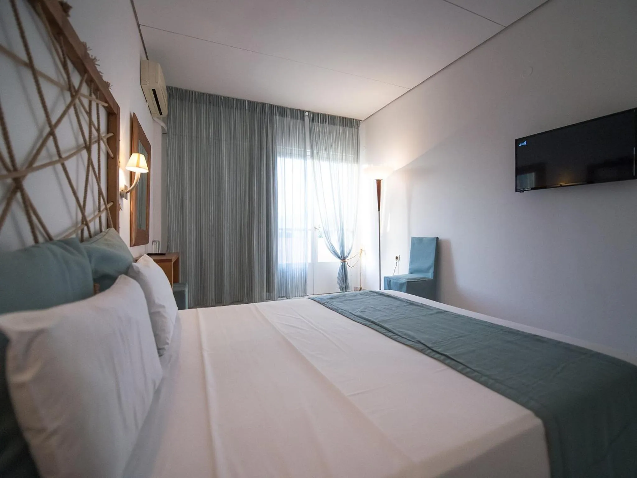 Bed in Long Beach Hotel & Resort