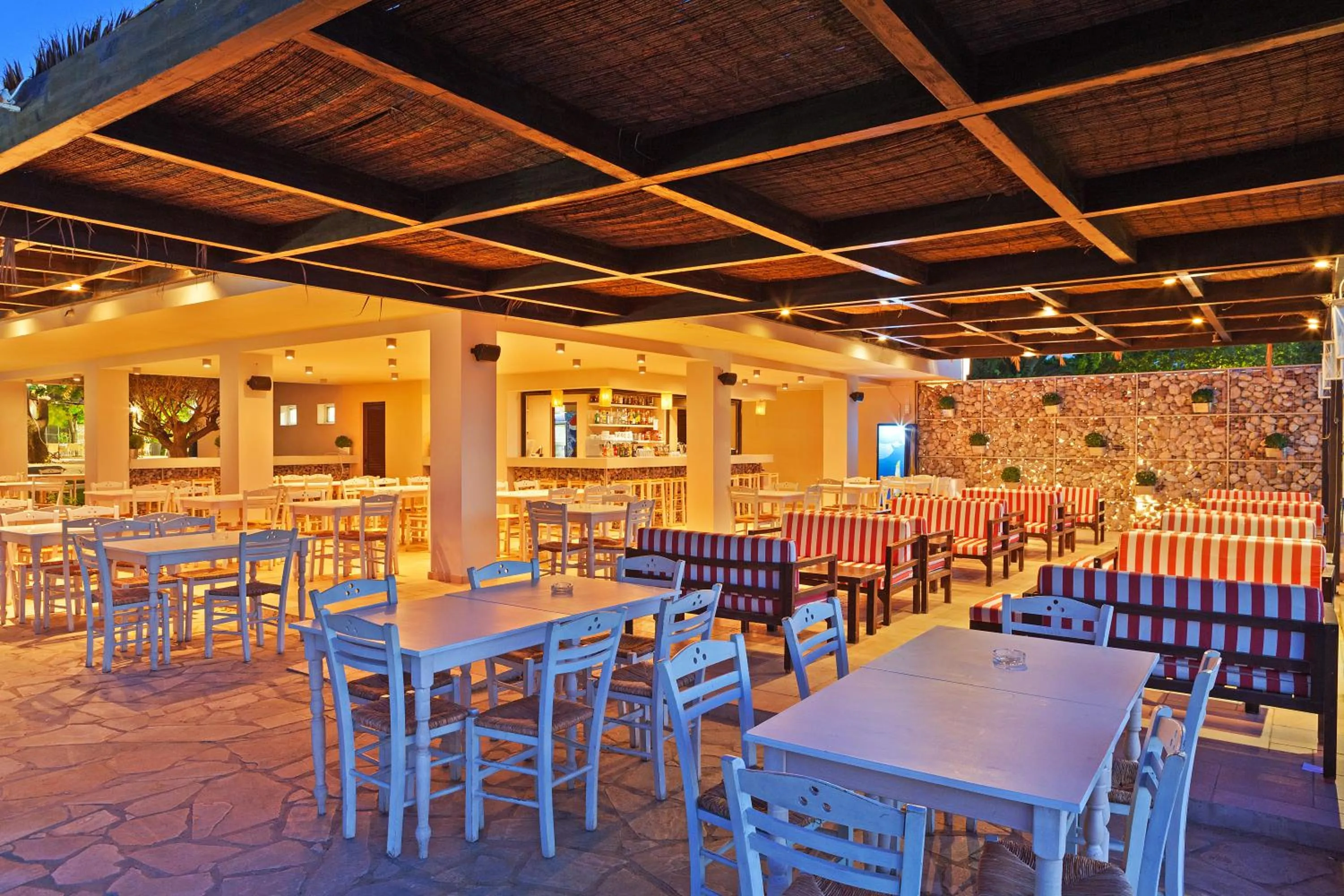 Patio in Long Beach Hotel & Resort