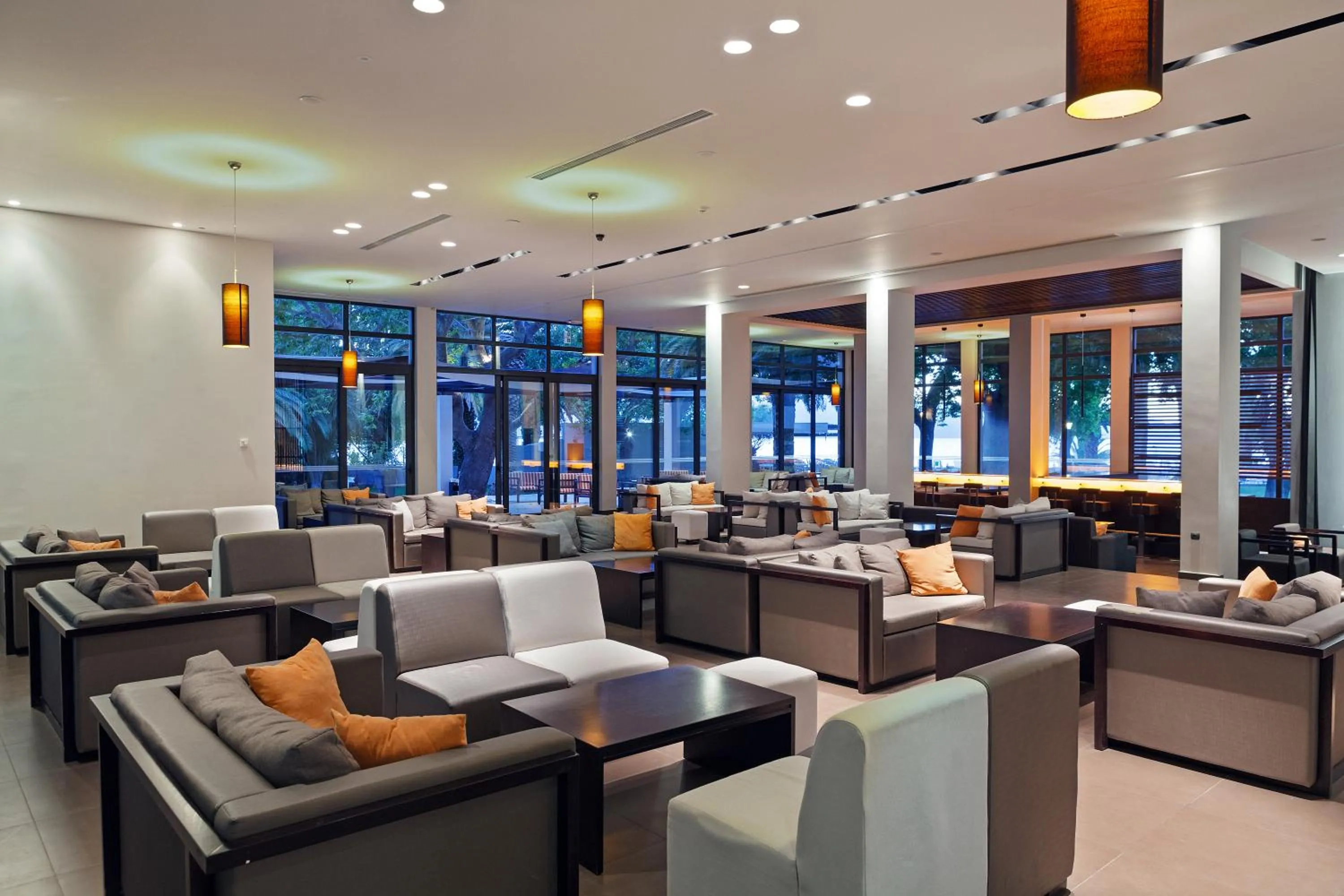 Communal lounge/ TV room in Long Beach Hotel & Resort