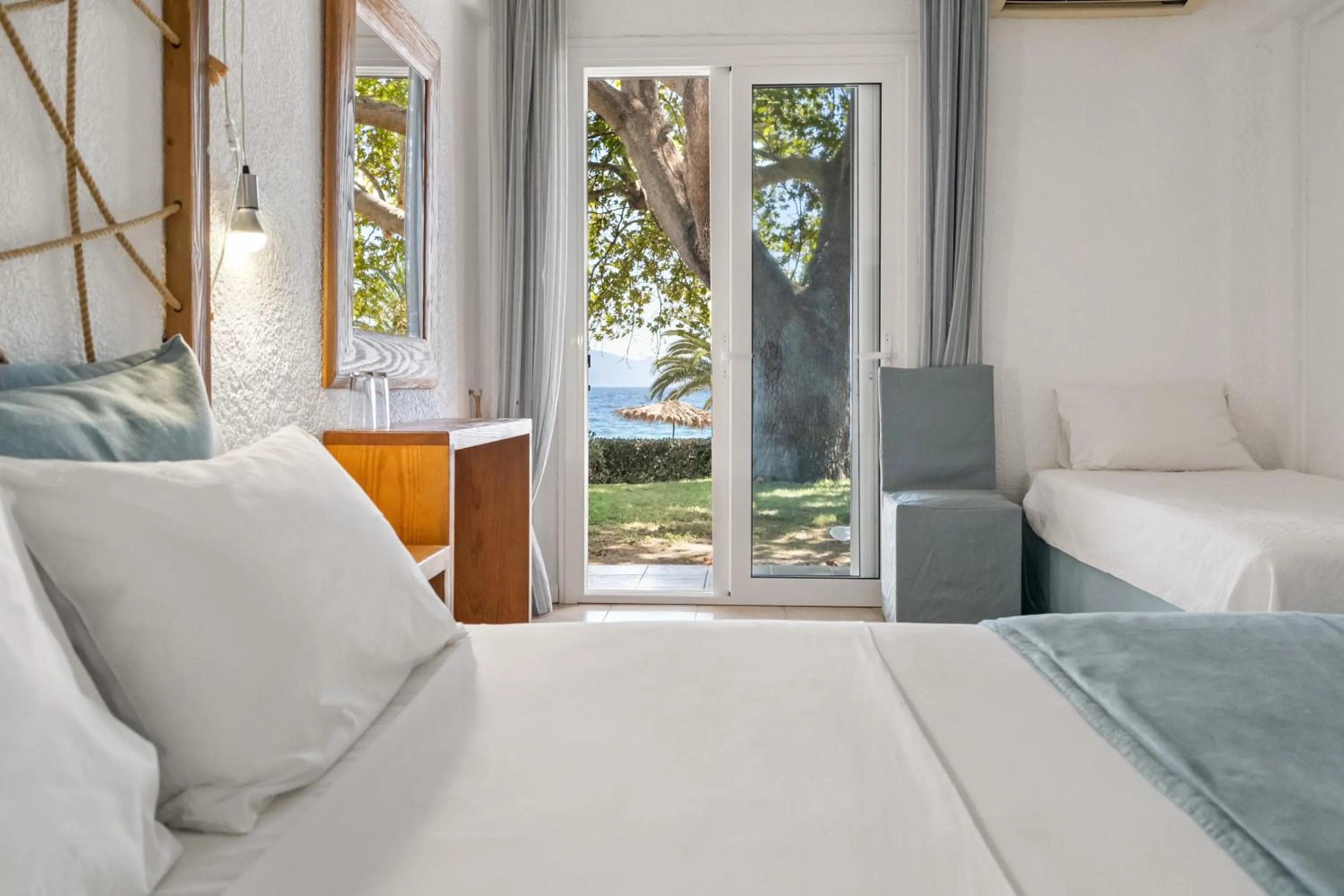 Bed in Long Beach Hotel & Resort