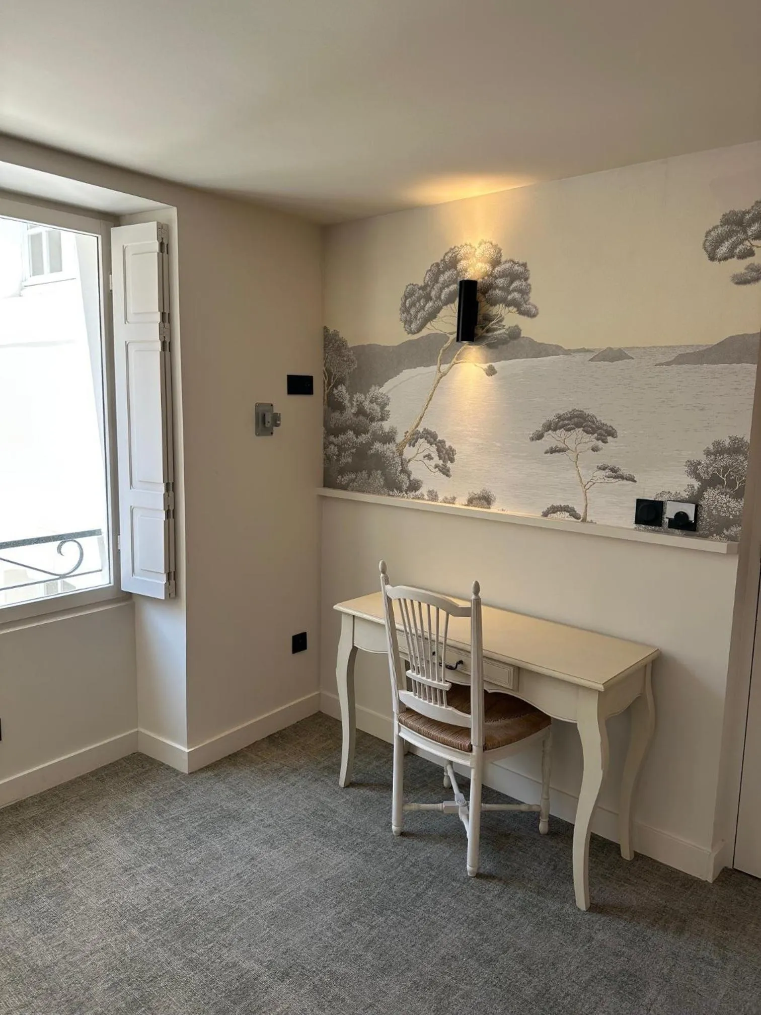 Seating area in Hôtel Le Médiéval Palais des Papes