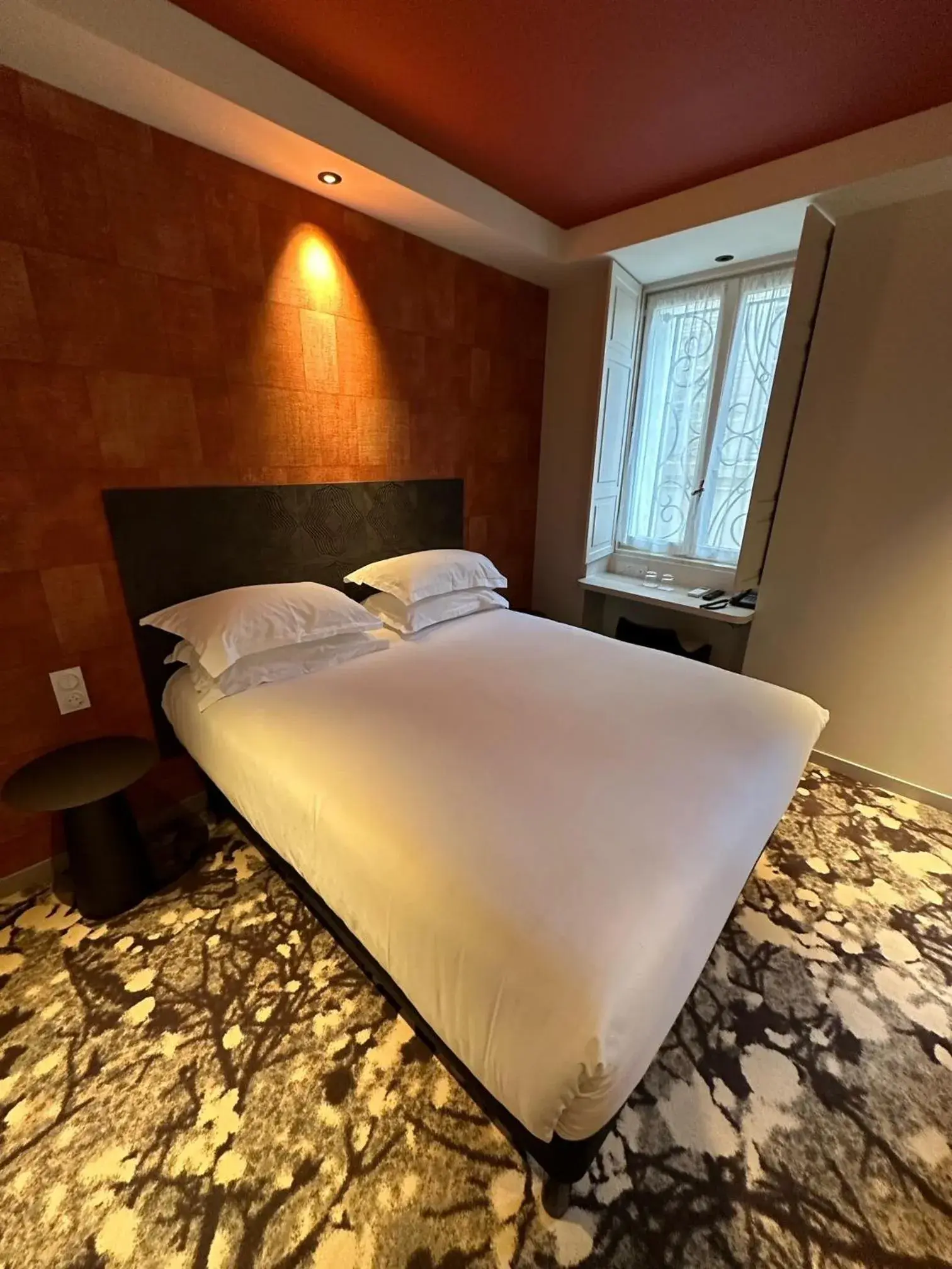 Photo of the whole room, Bed in Hôtel Le Médiéval