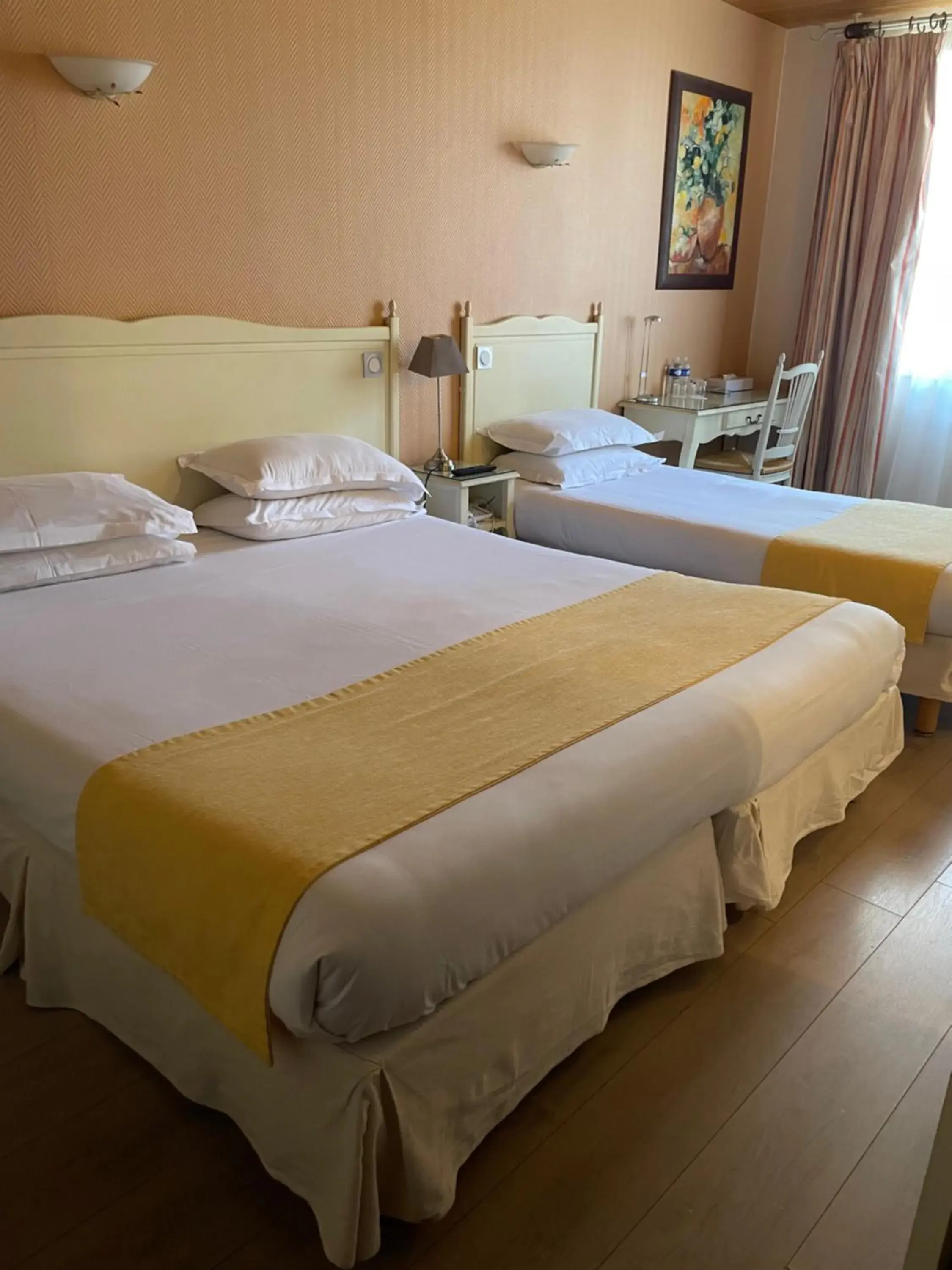 Bed in Hôtel Le Médiéval