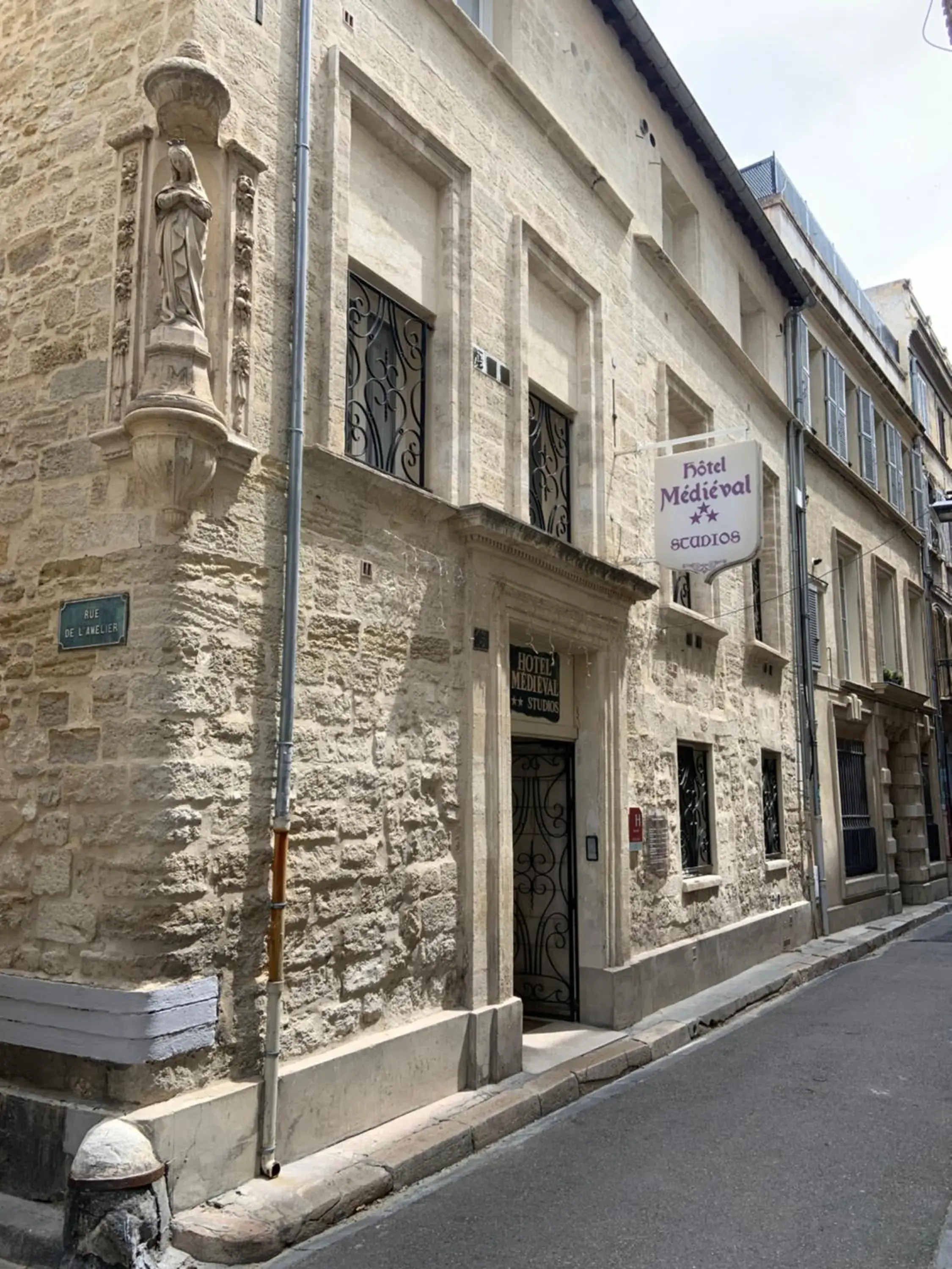Property Building in Hôtel Le Médiéval