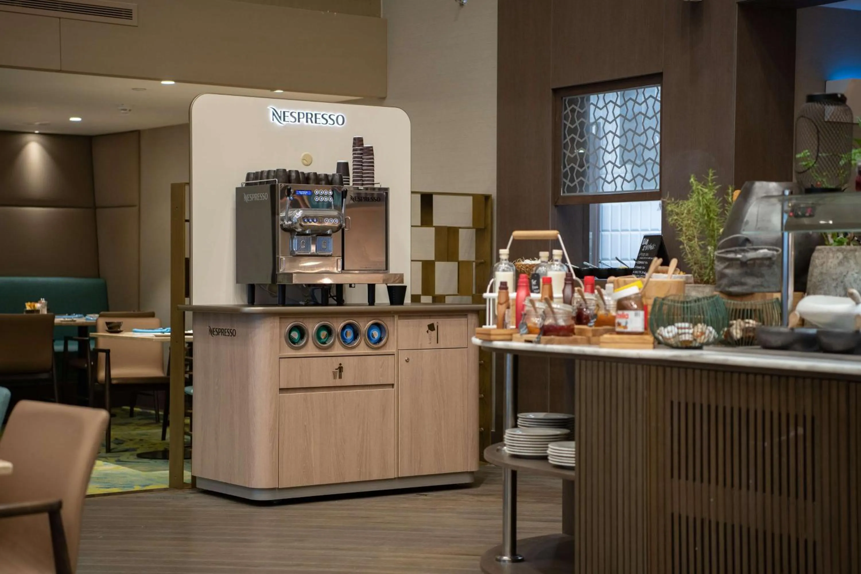 Restaurant/places to eat in Radisson Blu Hotel, Jeddah Corniche