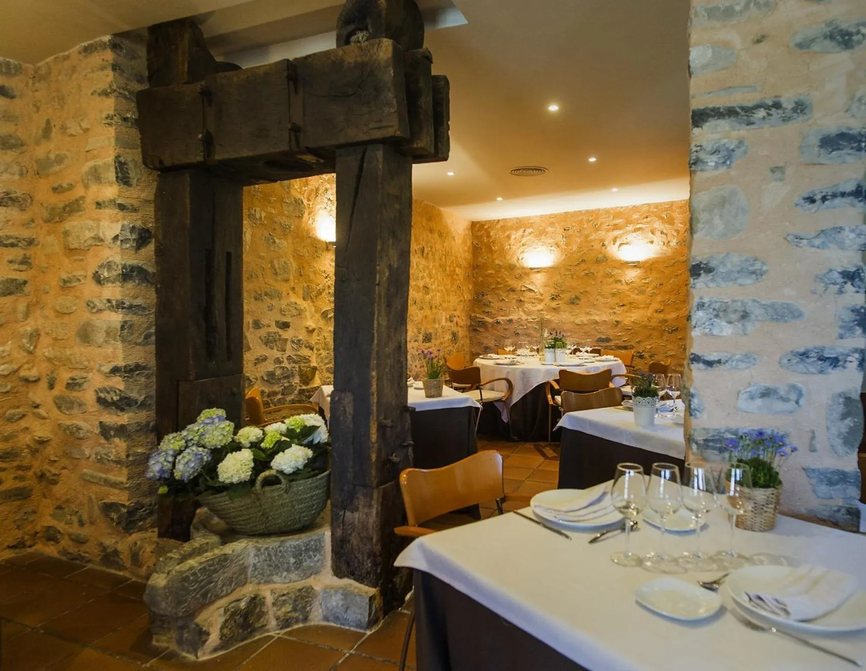 Restaurant/places to eat in Ligüerre Resort