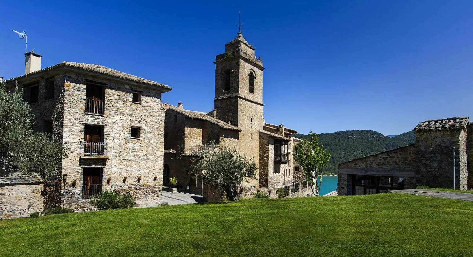 Property building in Ligüerre Resort