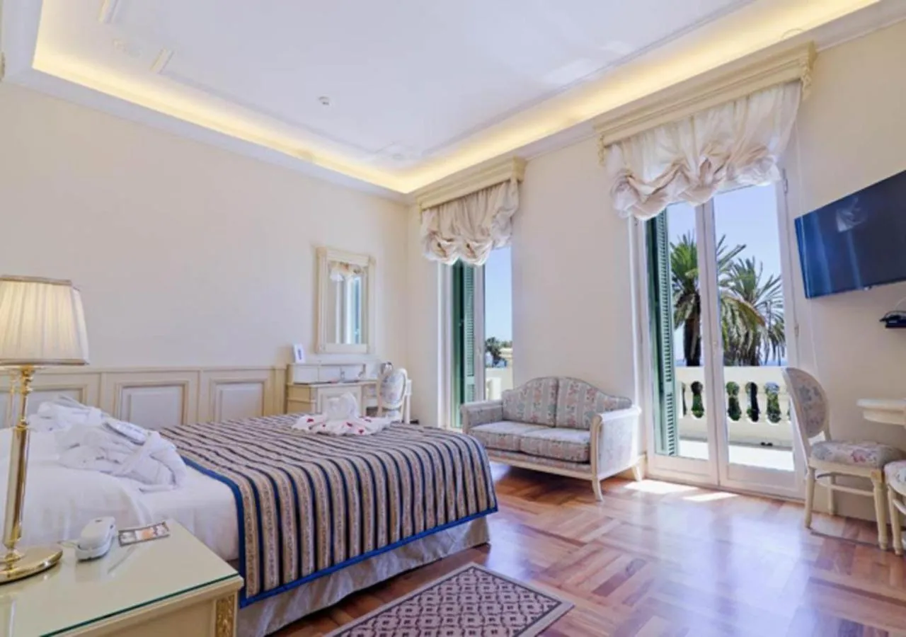Bed in Hotel De Paris Sanremo