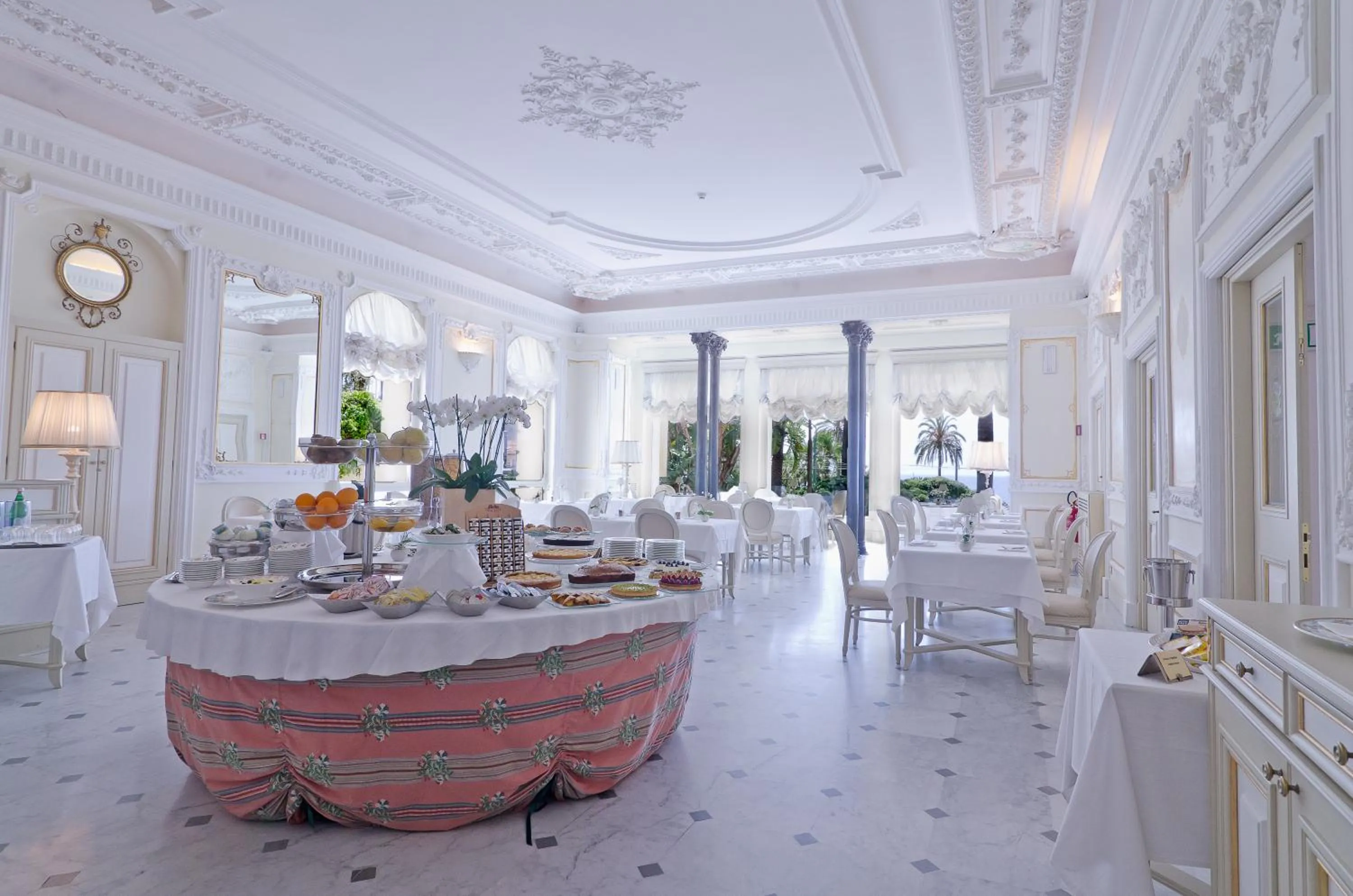Restaurant/places to eat in Hotel De Paris Sanremo