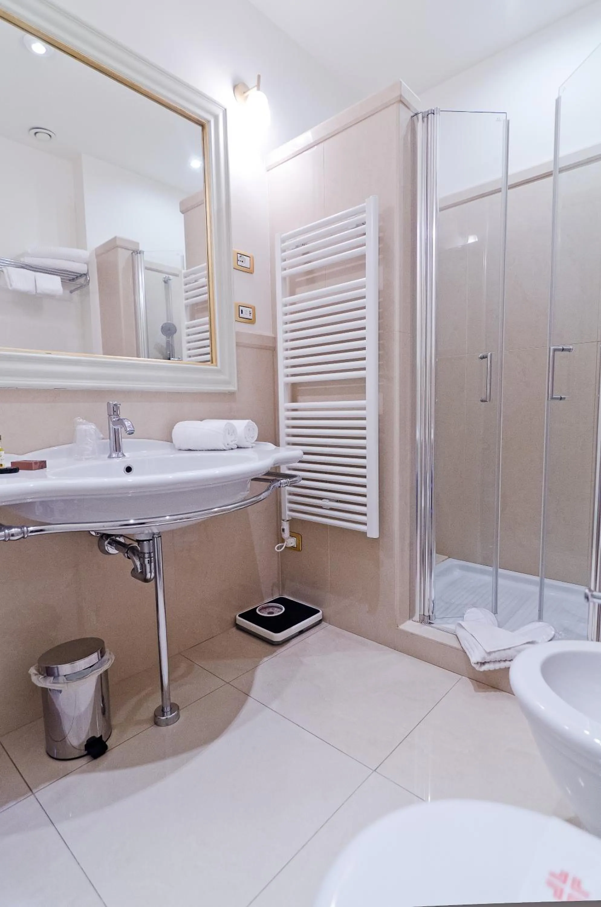 Shower in Hotel De Paris Sanremo