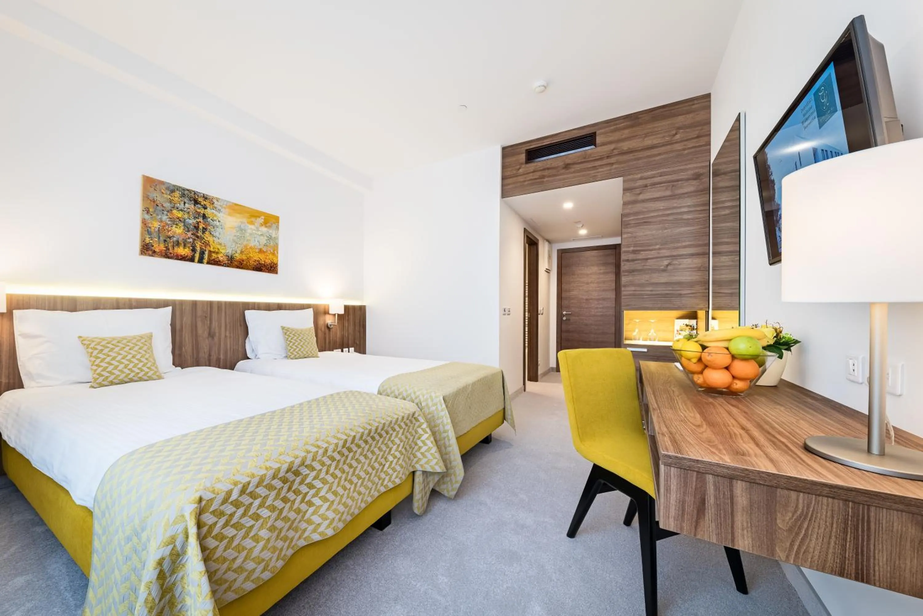 TV and multimedia, Bed in Hotel Garden Hill