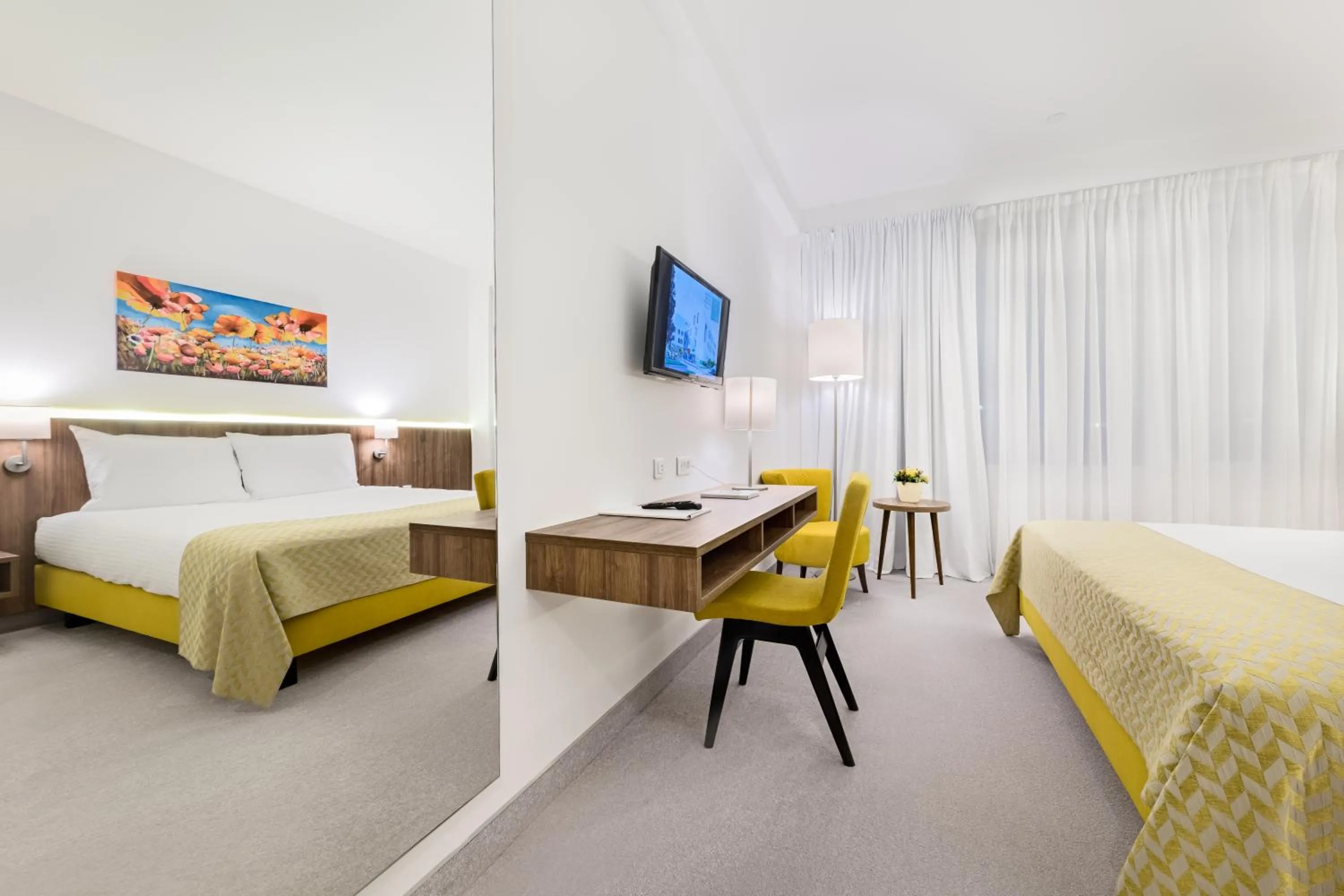 TV and multimedia, Bed in Hotel Garden Hill