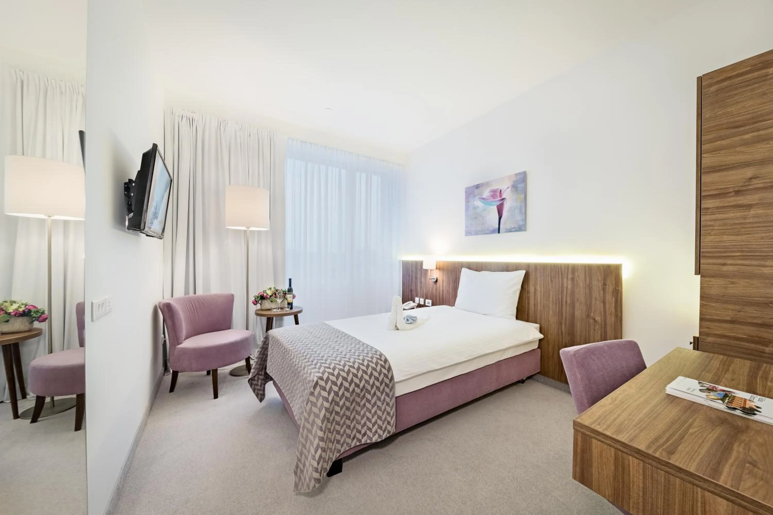 TV and multimedia, Bed in Hotel Garden Hill