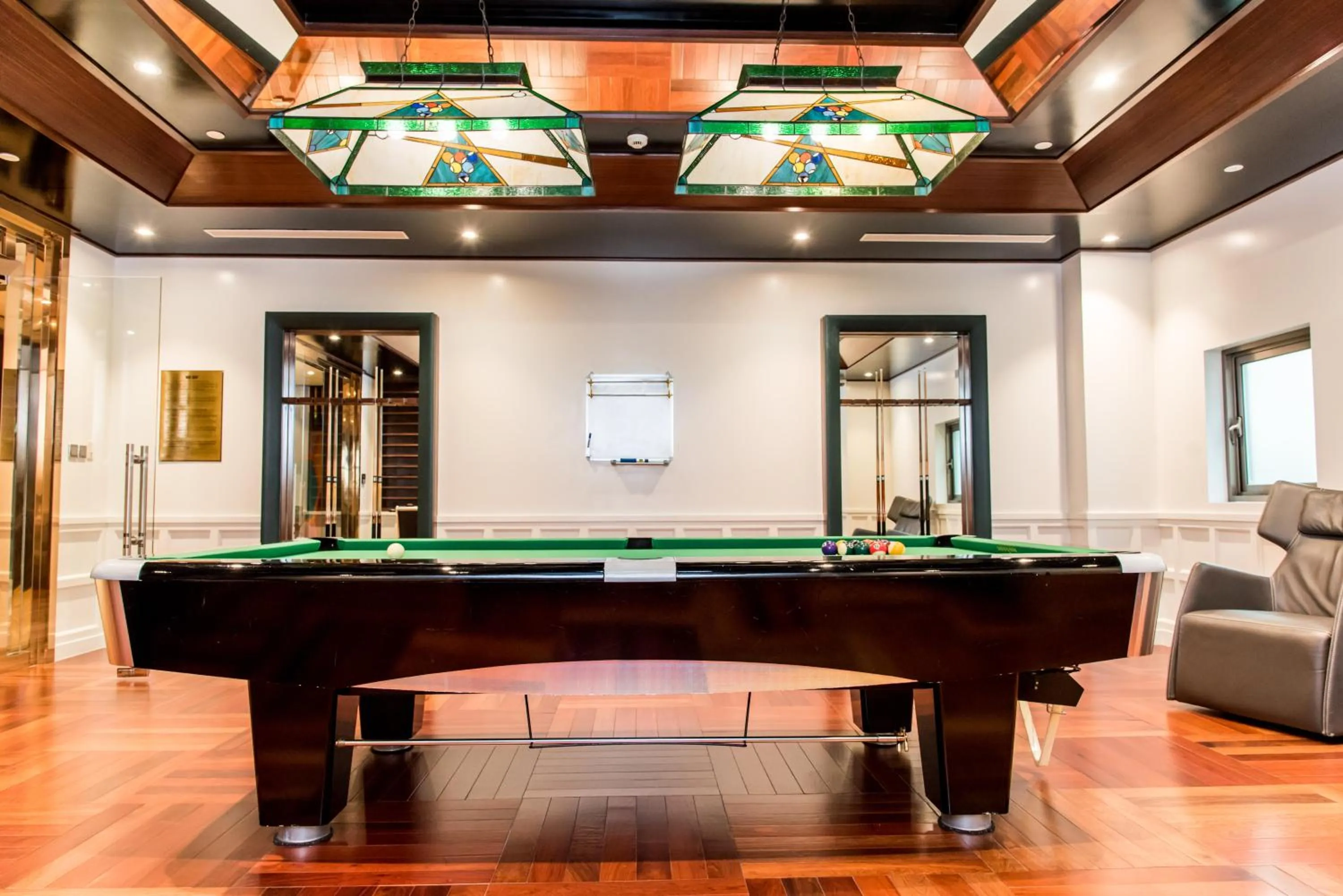 Billiard in Sherwood Suites