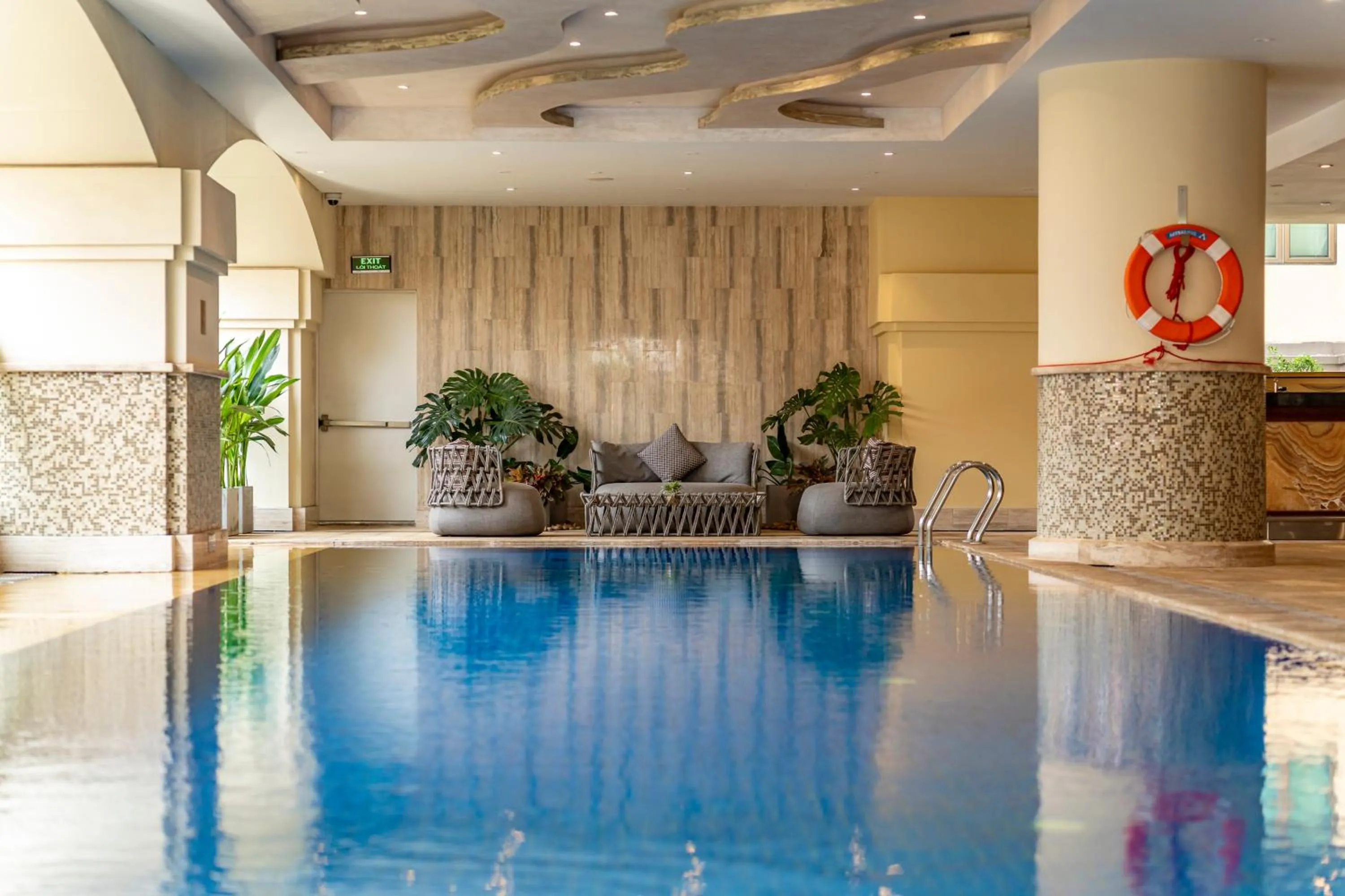 Swimming pool in Sherwood Suites