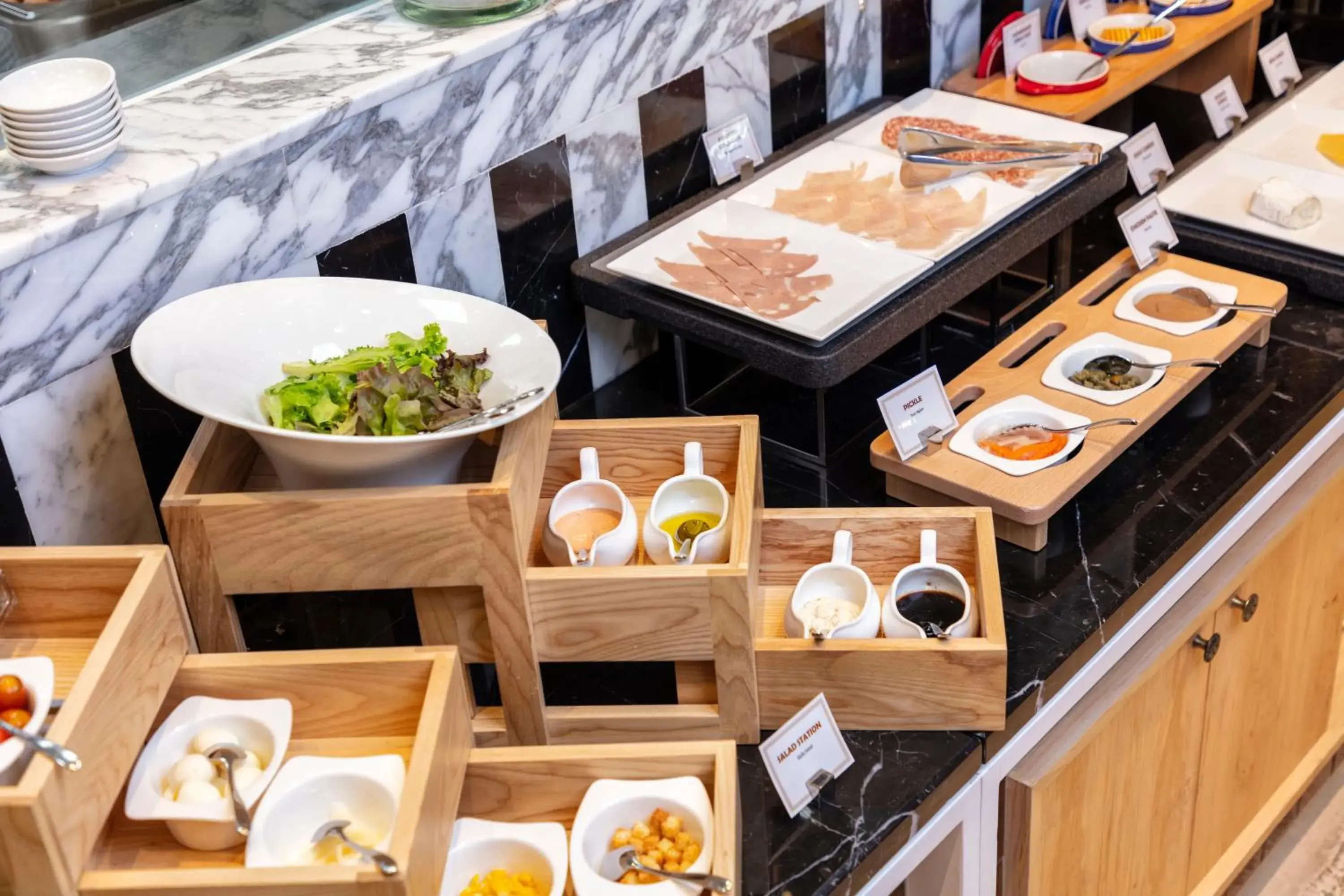 Restaurant/places to eat in Sherwood Suites Restaurant/places to eat in Sherwood Suites