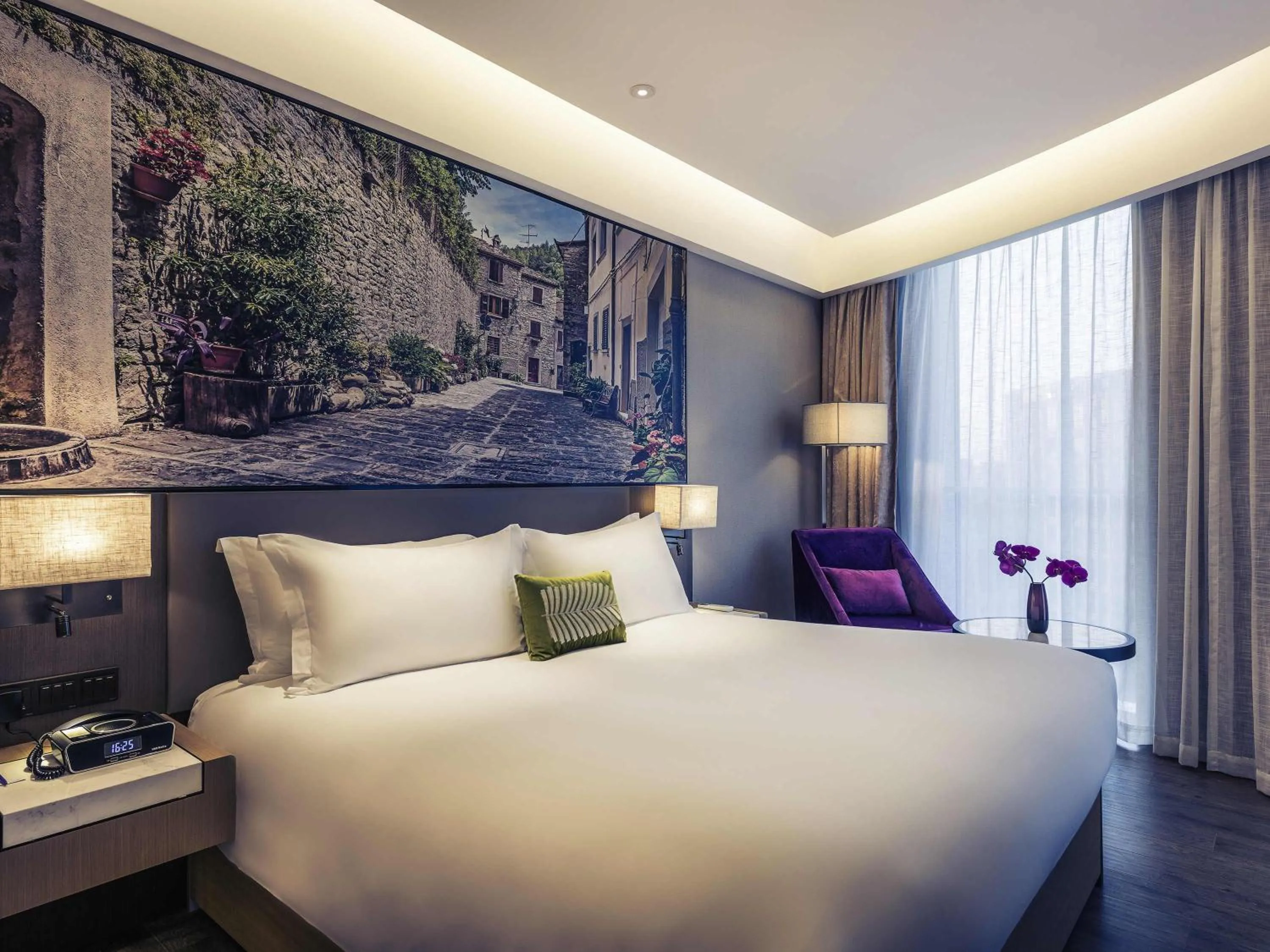 Bedroom in Mercure Shanghai Hongqiao Railway Station