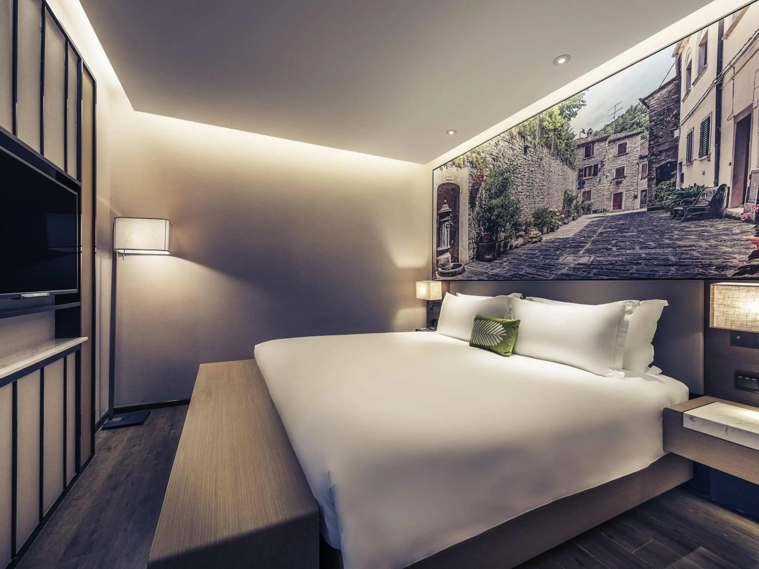 Bedroom in Mercure Shanghai Hongqiao Railway Station Bedroom in Mercure Shanghai Hongqiao Railway Station