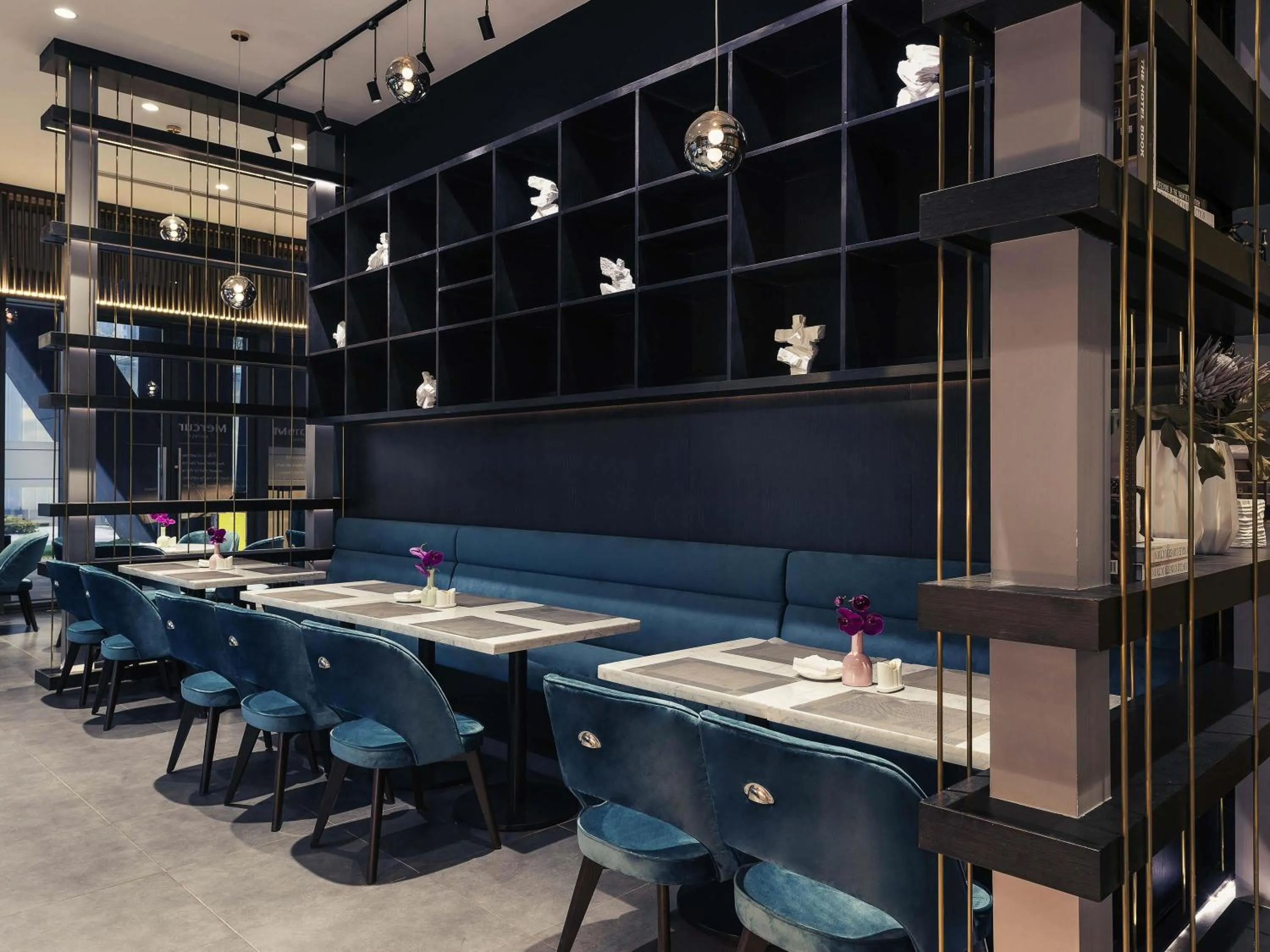 Restaurant/places to eat in Mercure Shanghai Hongqiao Railway Station