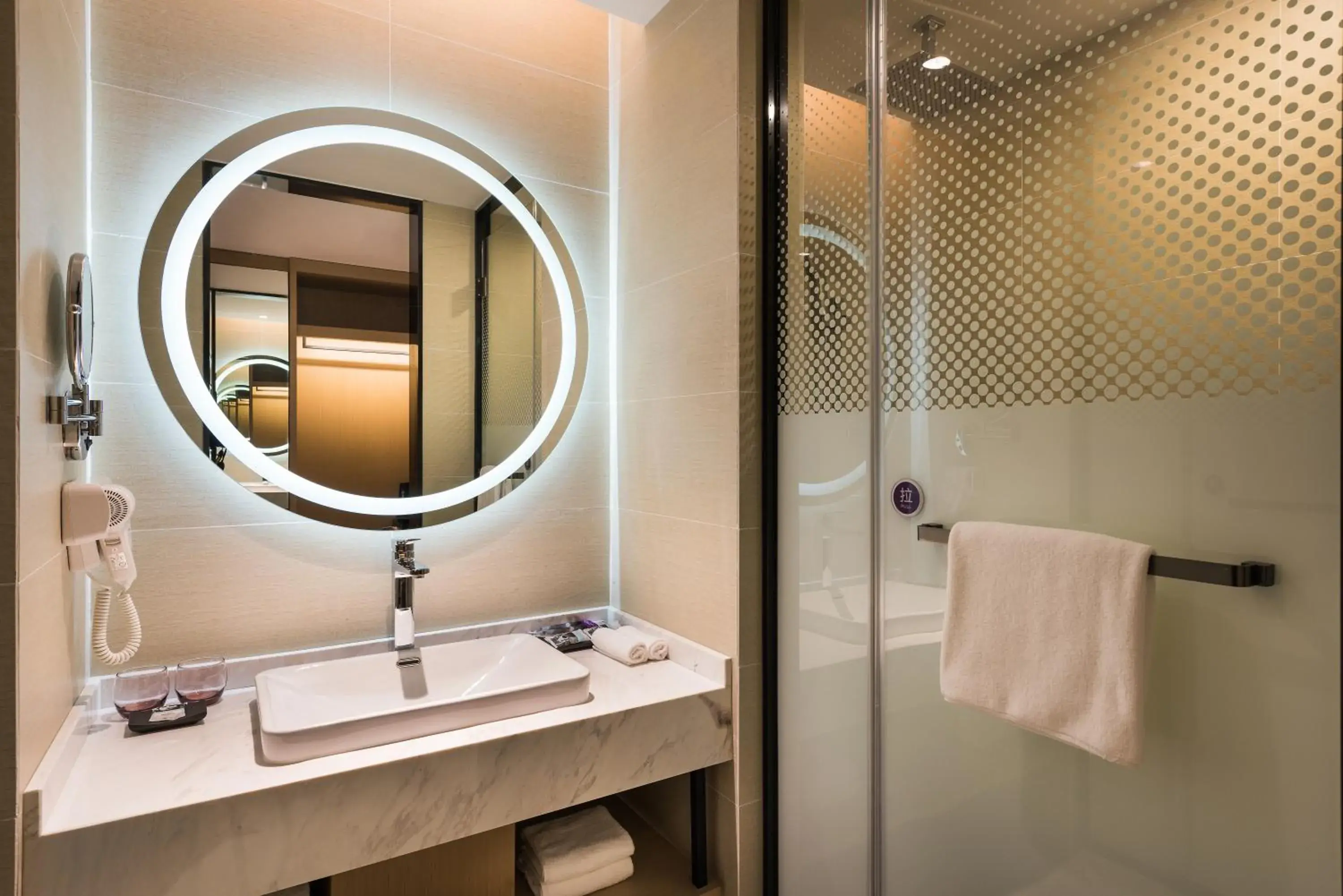 Bathroom in Mercure Shanghai Hongqiao Railway Station Bathroom in Mercure Shanghai Hongqiao Railway Station